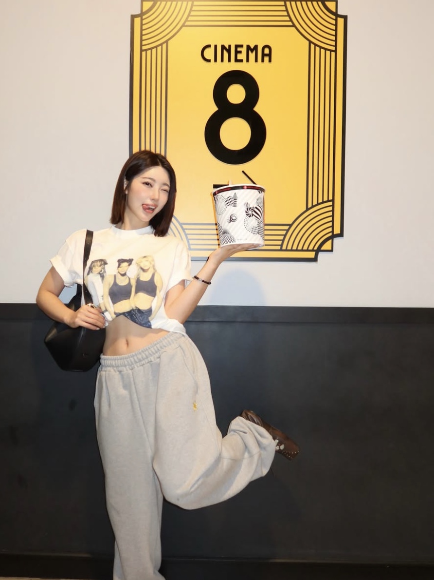 [트리플적립] PACOSPLY Dolly T-Shirts Black, [트리플적립] PACOSPLY Dolly T-Shirts White 착용 스타일