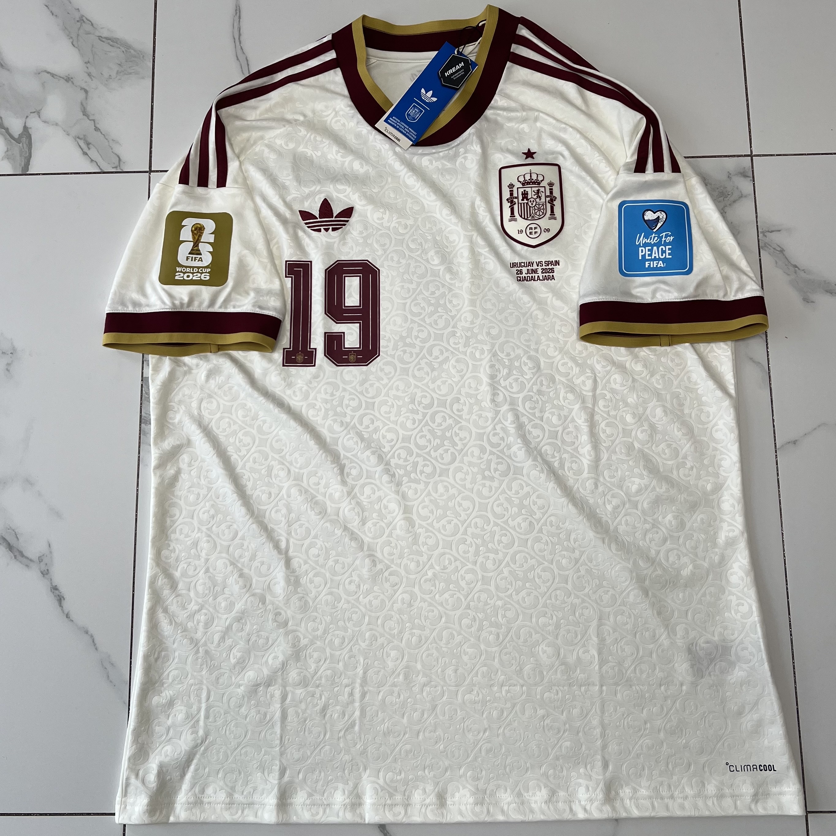 Adidas Spain 2026 Away Jersey Off White - KR Sizing (Non Marking Ver.) 착용 스타일 - 1