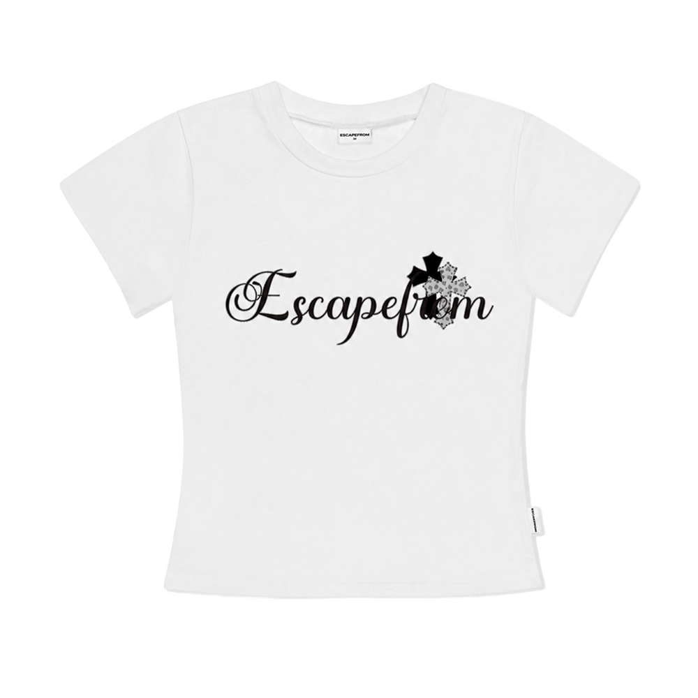 이스케이프프롬 크로스 레터링 아플리케 디테일 슬림핏 반팔티 아이보리(Escapefrom Cross Lettering Applique Detail Slim Fit T-Shirt Ivory)