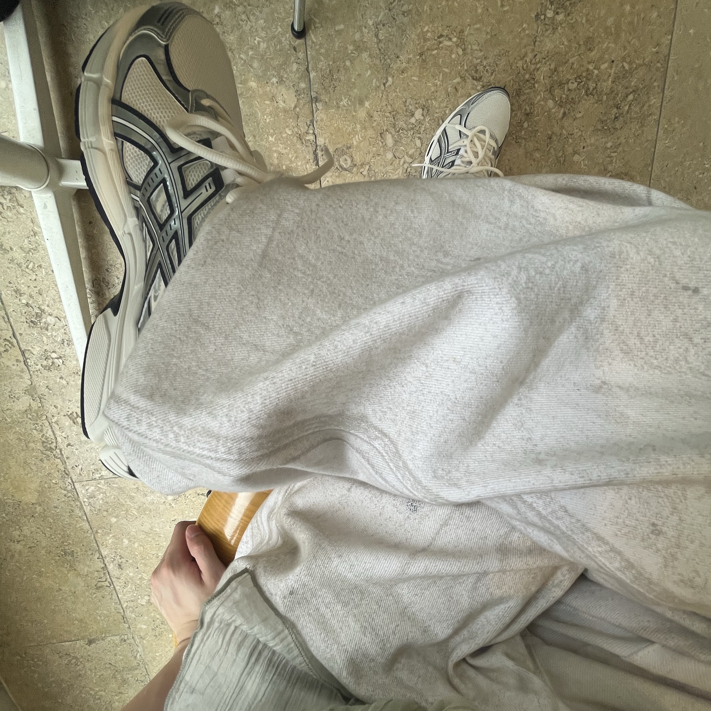 Asics Gel-Stratus MC Cream Pure Silver 착용 스타일 - 3