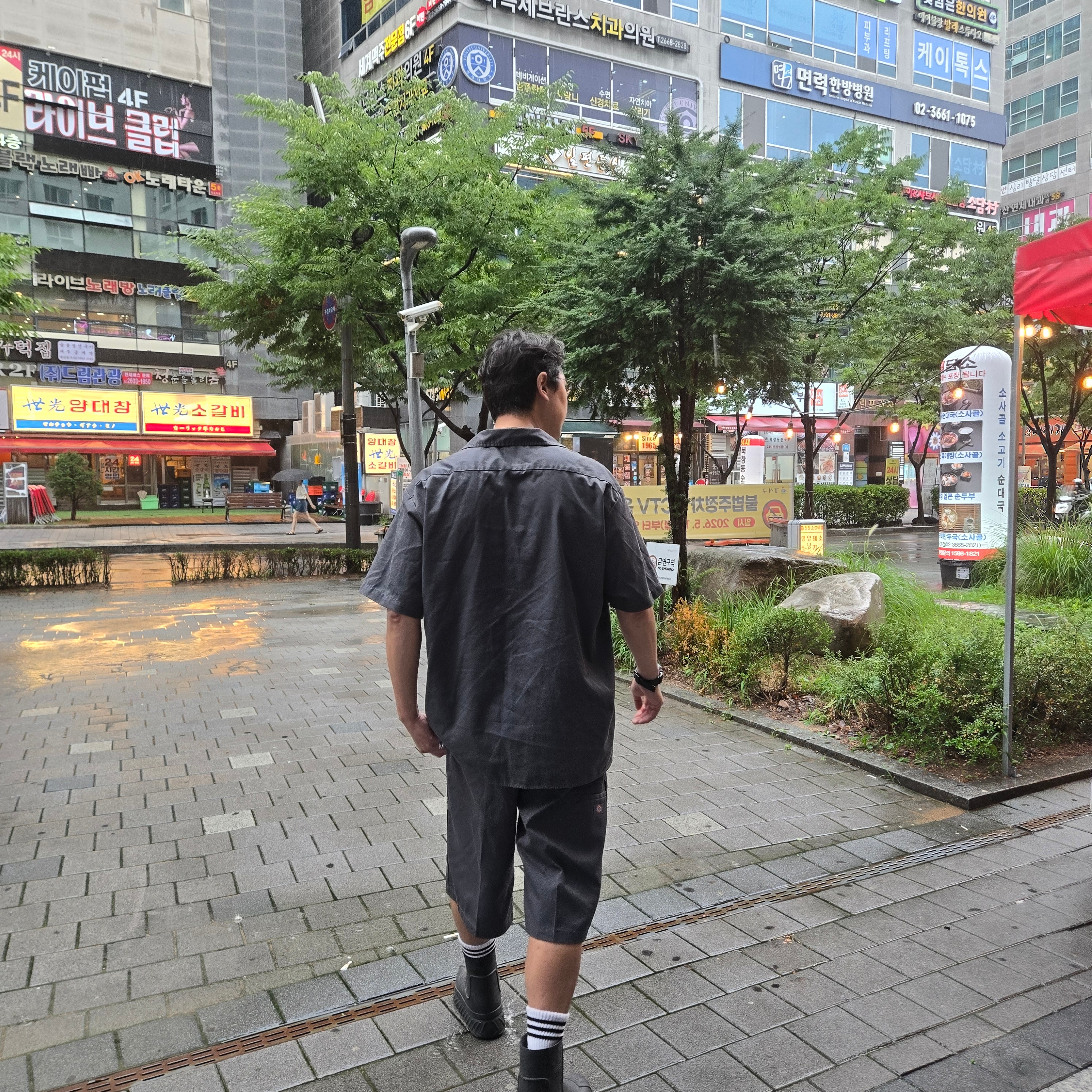 Dickies Work Shirt Black, Dickies Loose Fit 13 Inch Flat Front Work Shorts Charcoal Grey 착용 스타일 - 4