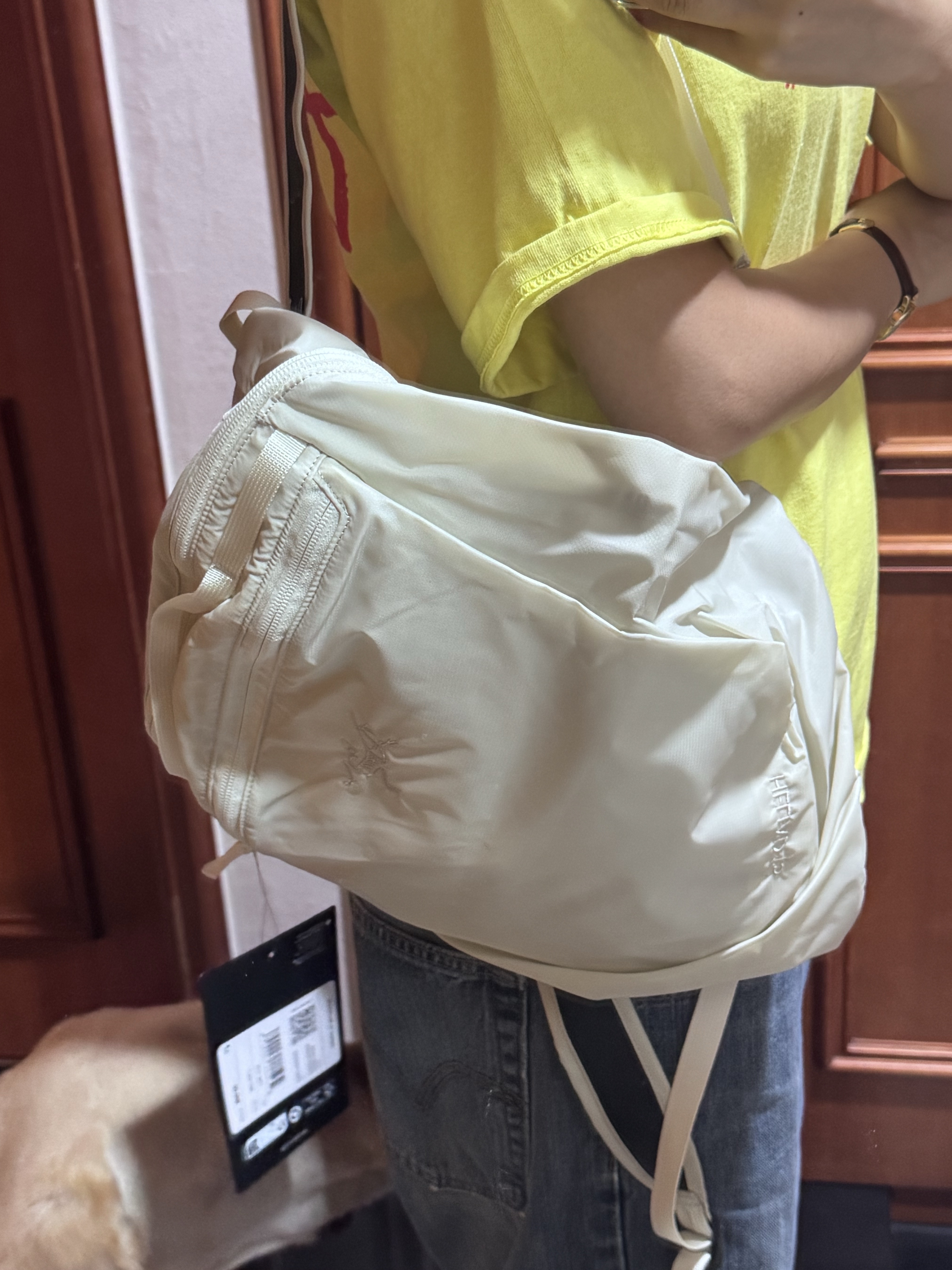 Arc'teryx Heliad 15 Backpack Sea Salt 착용 스타일 - 2