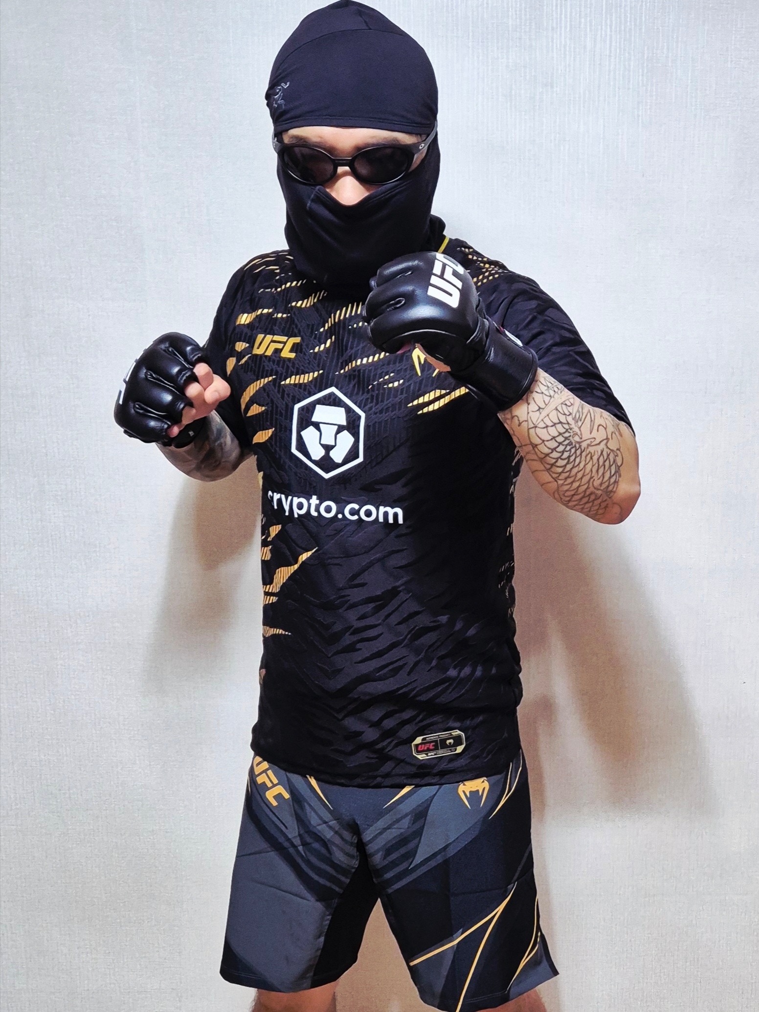 Arc'teryx Rho Balaclava Black, Oakley Eye Jacket Redux Matte Black Frame Prizm Grey Lenses High Bridge Fit 착용 스타일 - 1