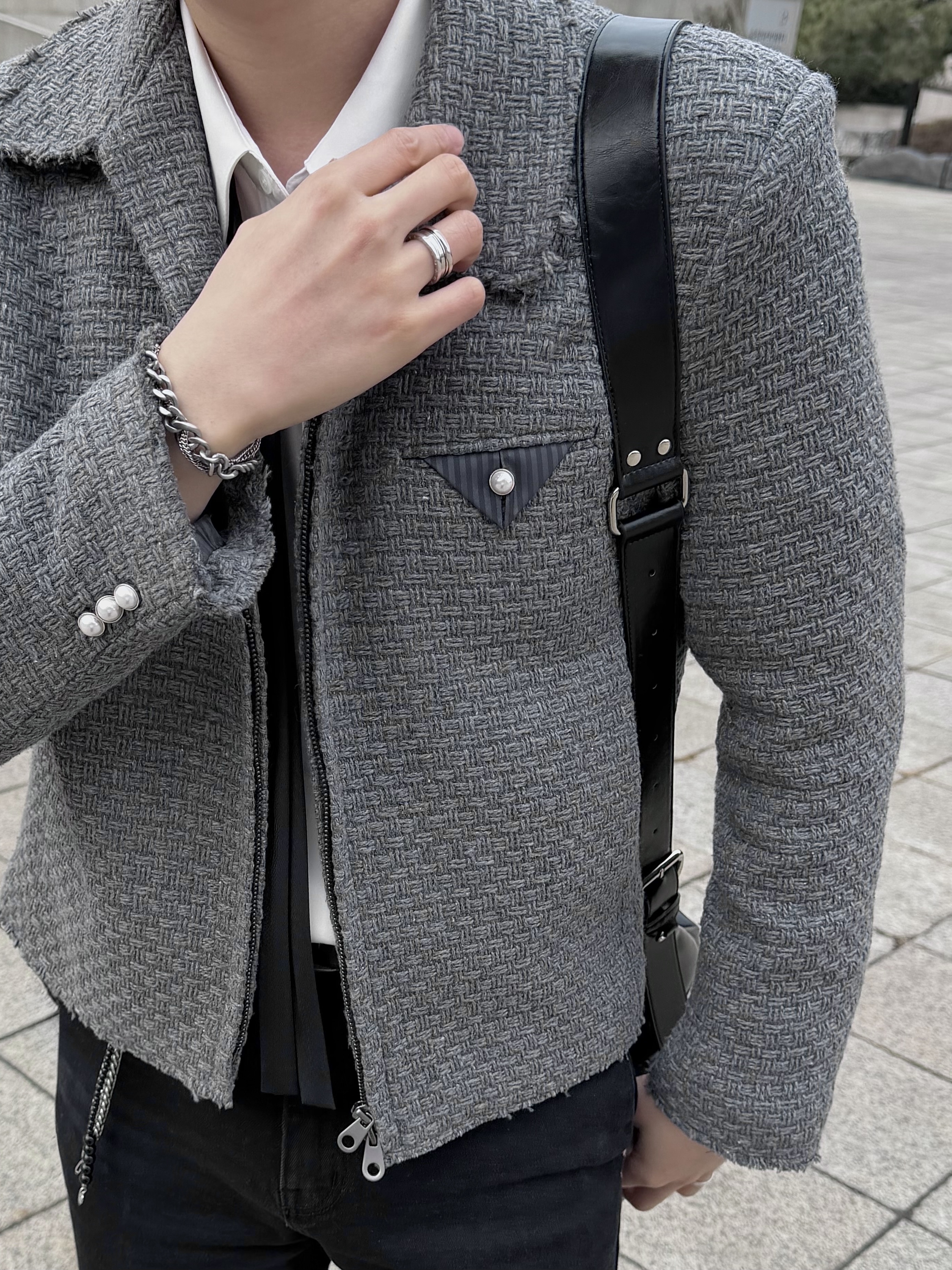 Diesel Dx1550040 Stainless Steel Chain Bracelet Silver, Bulgari B.Zero1 3-Band Ring in White Gold, Size 56, 346583 착용 스타일 - 2