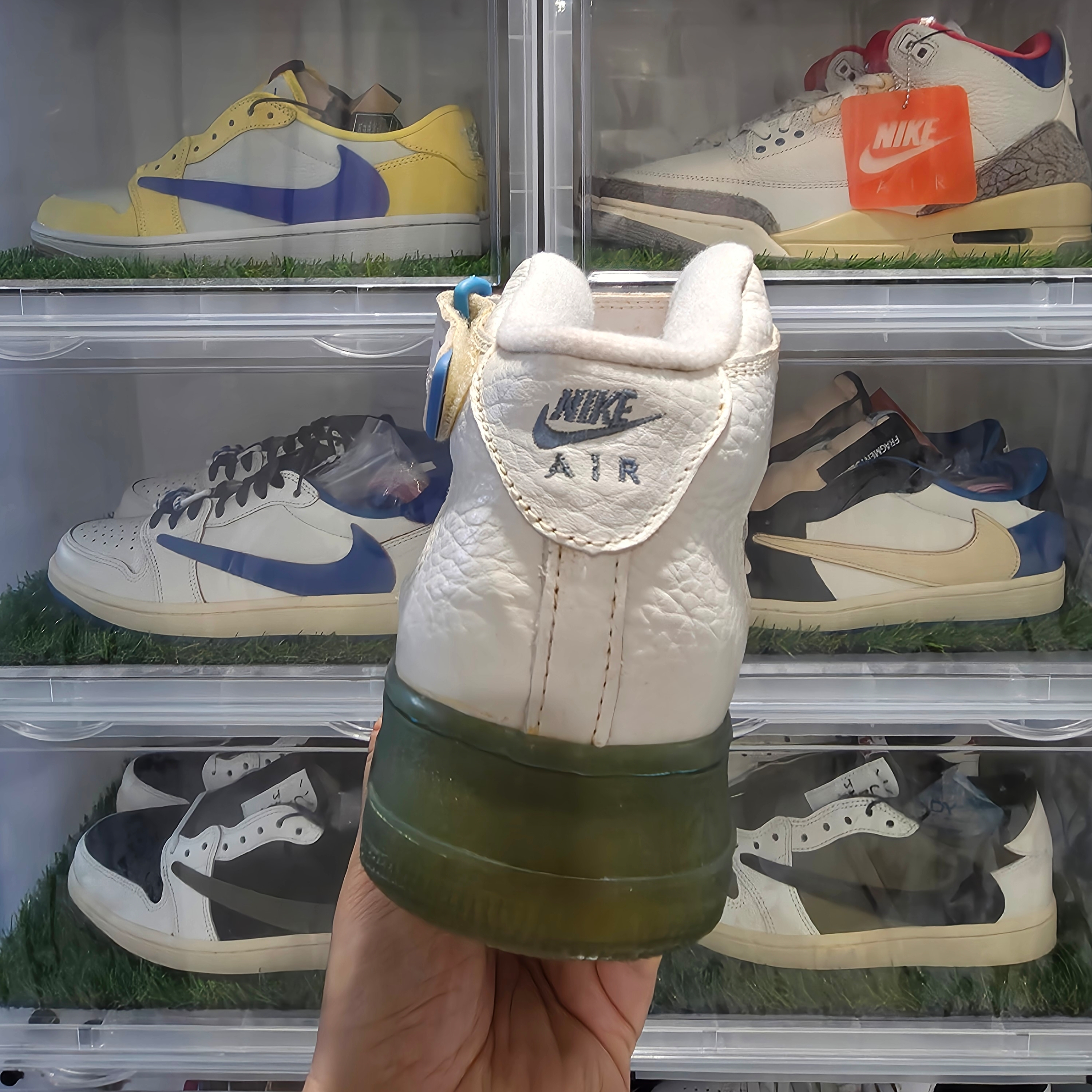 Nike Air Force 1 1996 Mid SC Dalmatian, Jordan 1 x Travis Scott x Fragment Retro Low OG SP Military Blue 착용 스타일 - 6