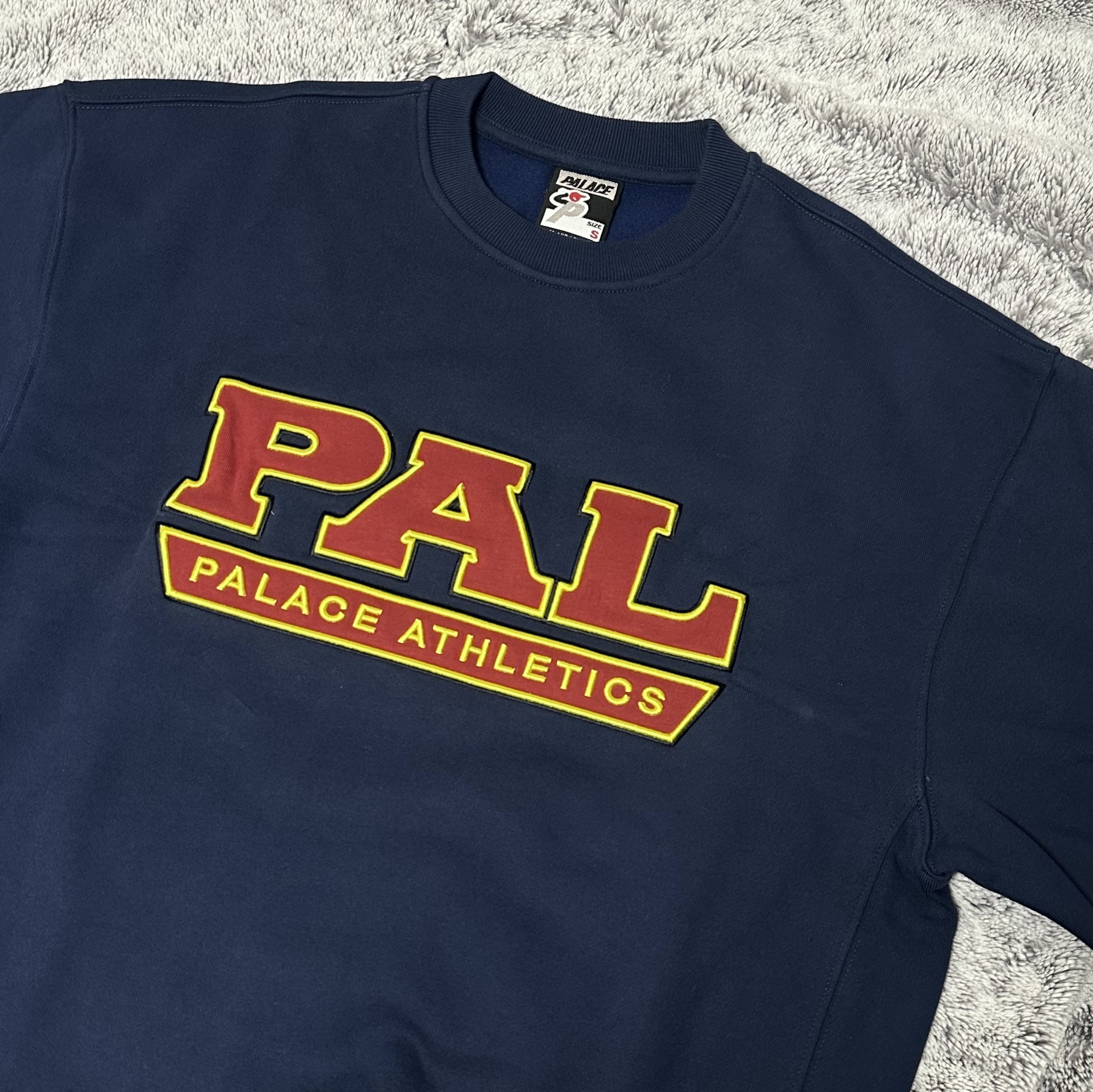 Palace Pal Athletics Crew Navy - 25FW 착용 스타일