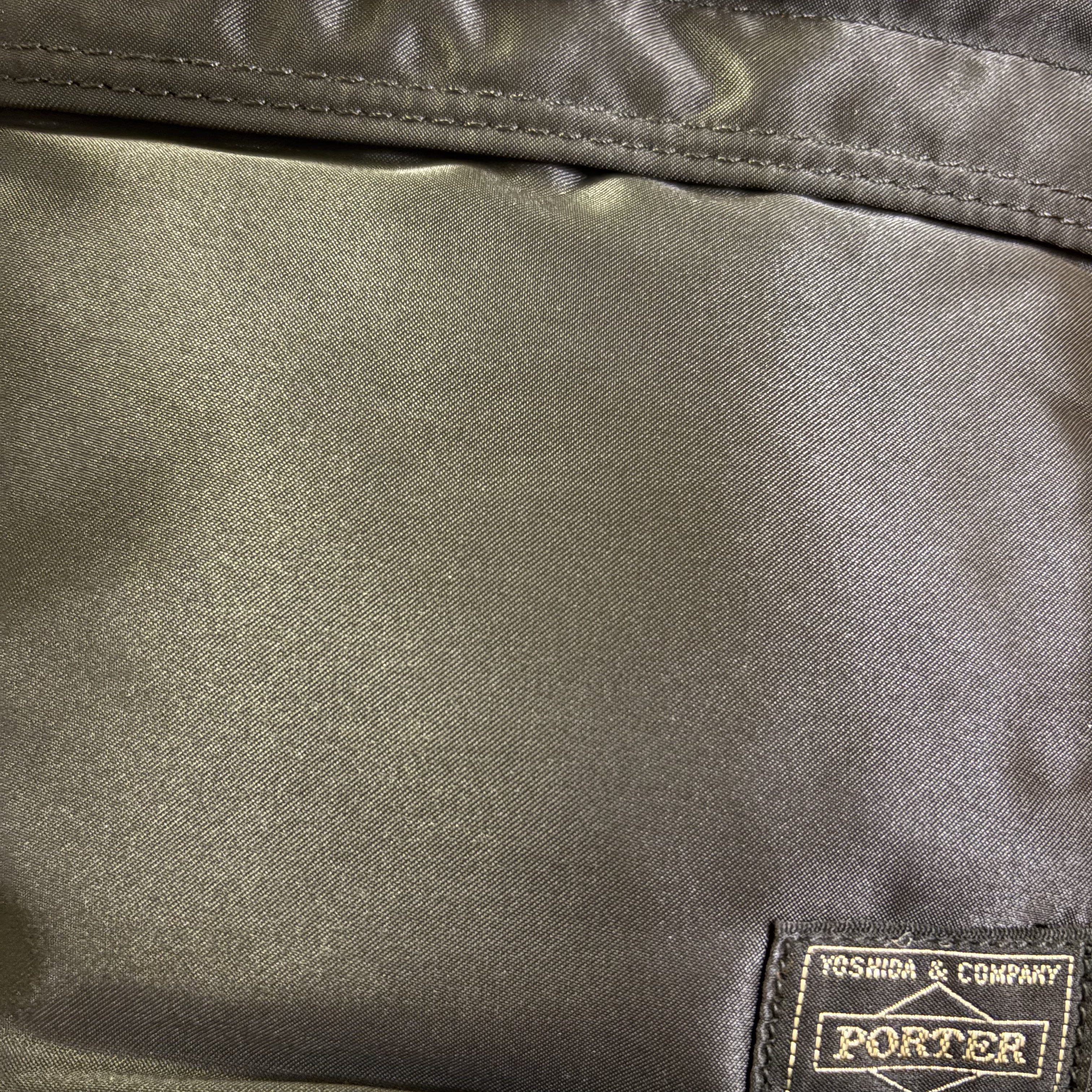 Porter Tanker Square Shoulder Bag Black 착용 스타일