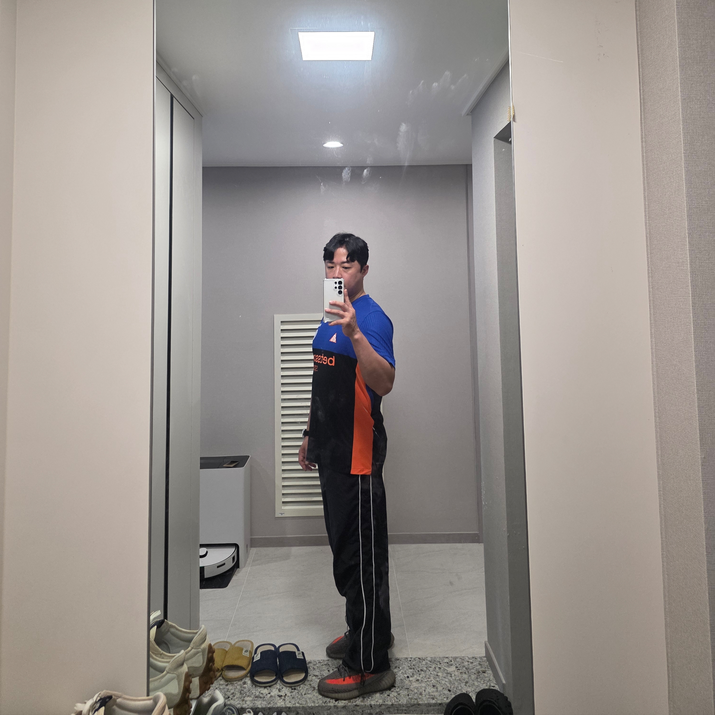 Nike Inter Milan 2026 Match SE ACG Dri-Fit ADV Soccer Authentic Jersey Hyper Blue Black (IB3141-413), Adidas Yeezy Boost 350 V2 Beluga - Reflective 착용 스타일