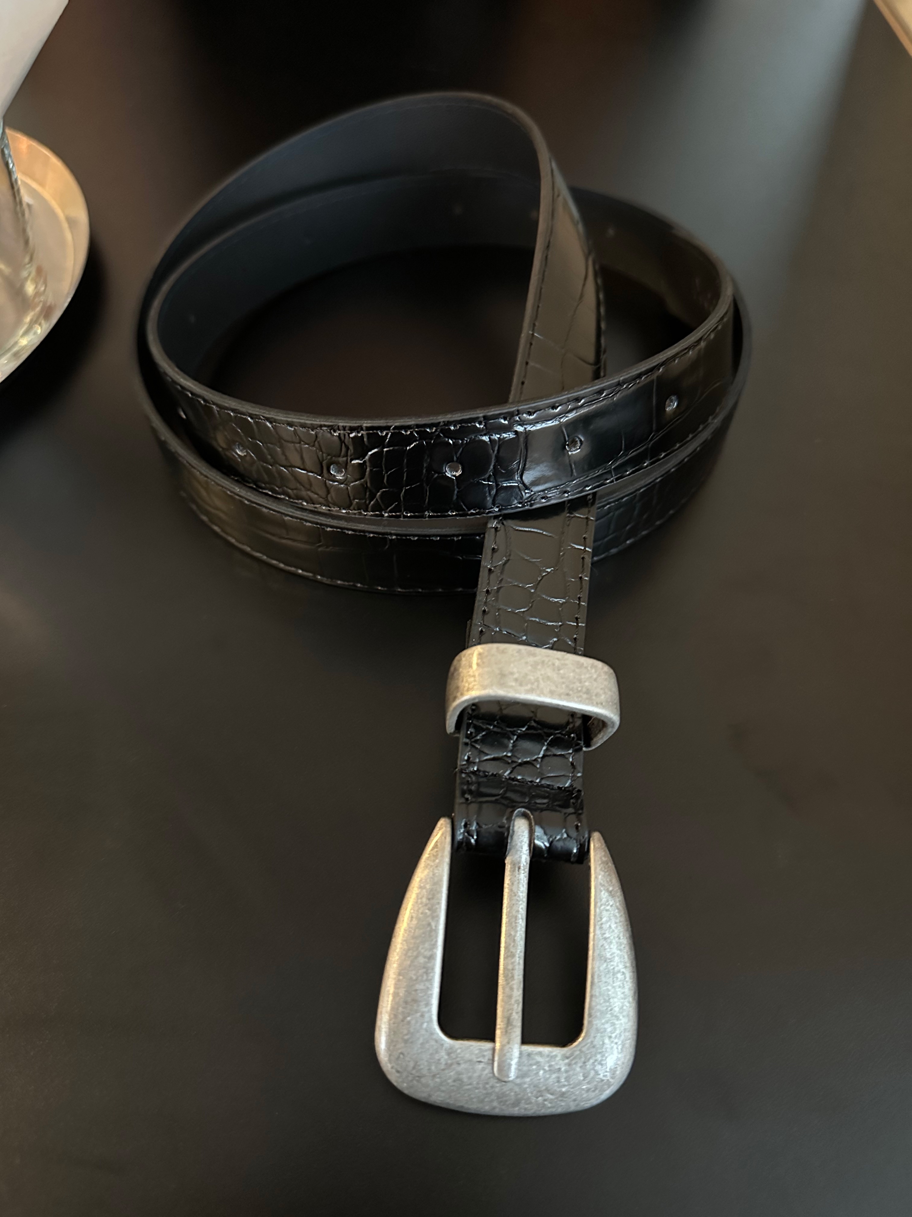 AX CONNECTION Light Snake Texture Belt Beige, AX CONNECTION Double Buckle Snake Texture Belt Black 착용 스타일 - 5