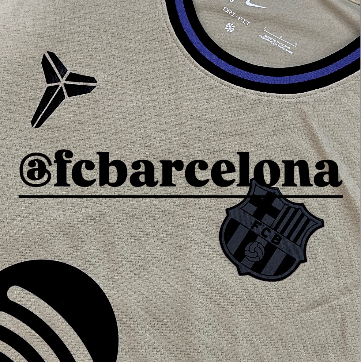 Nike FC Barcelona 2025/26 Stadium Away Dri-Fit Replica Jersey Team Gold Persian Violet Black (Non Marking Ver.) 착용 스타일 - 1