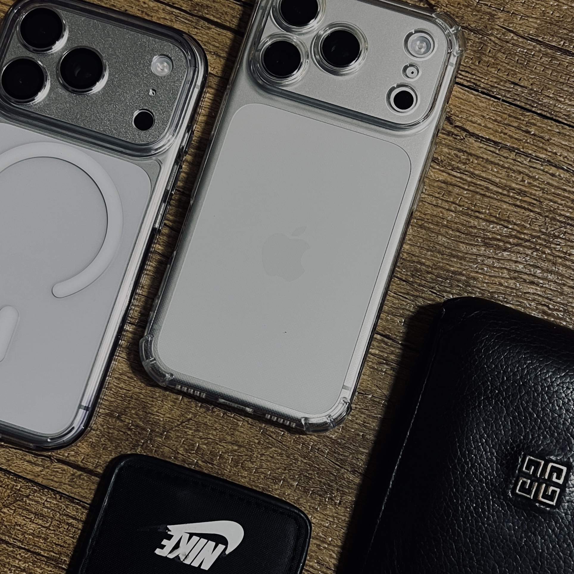 Apple iPhone 17 Pro 256GB Silver 착용 스타일