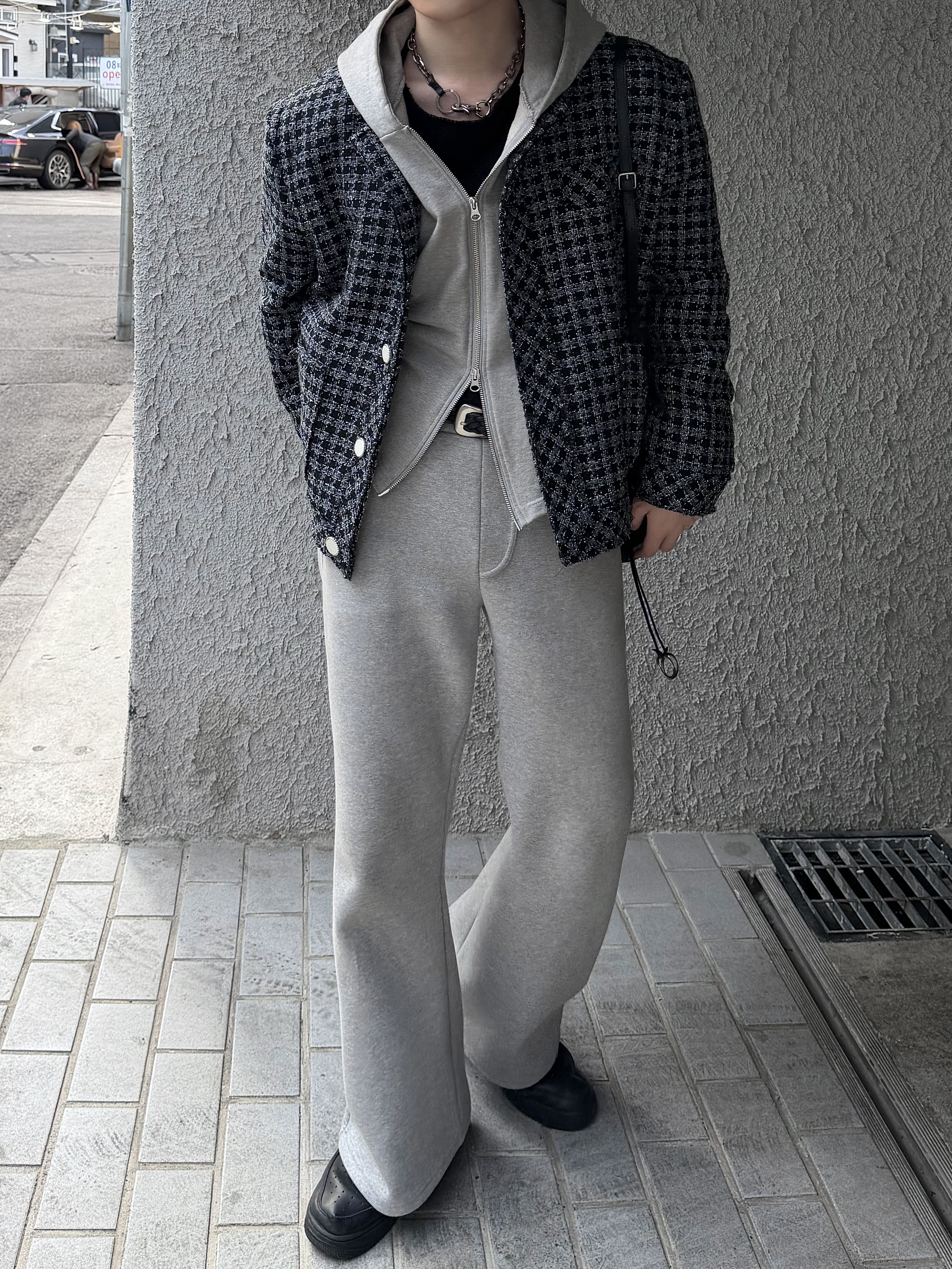Our Legacy Ladon Brass Keychain Matte Nickel, Nike Air Force 1 '07 Low Triple Black 착용 스타일 - 2