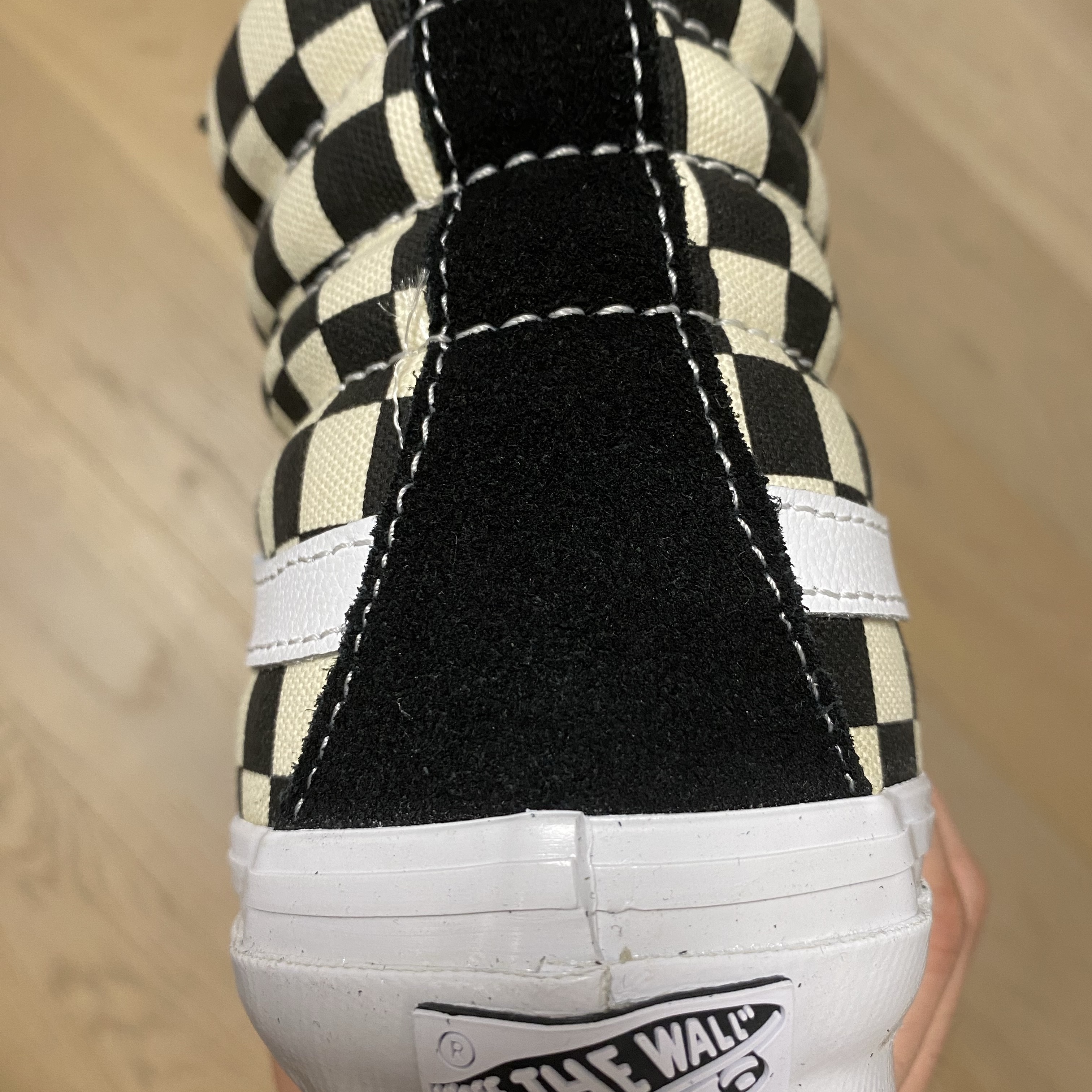 Vans Premium Sk8-Hi Reissue 38 Black White 착용 스타일 - 2