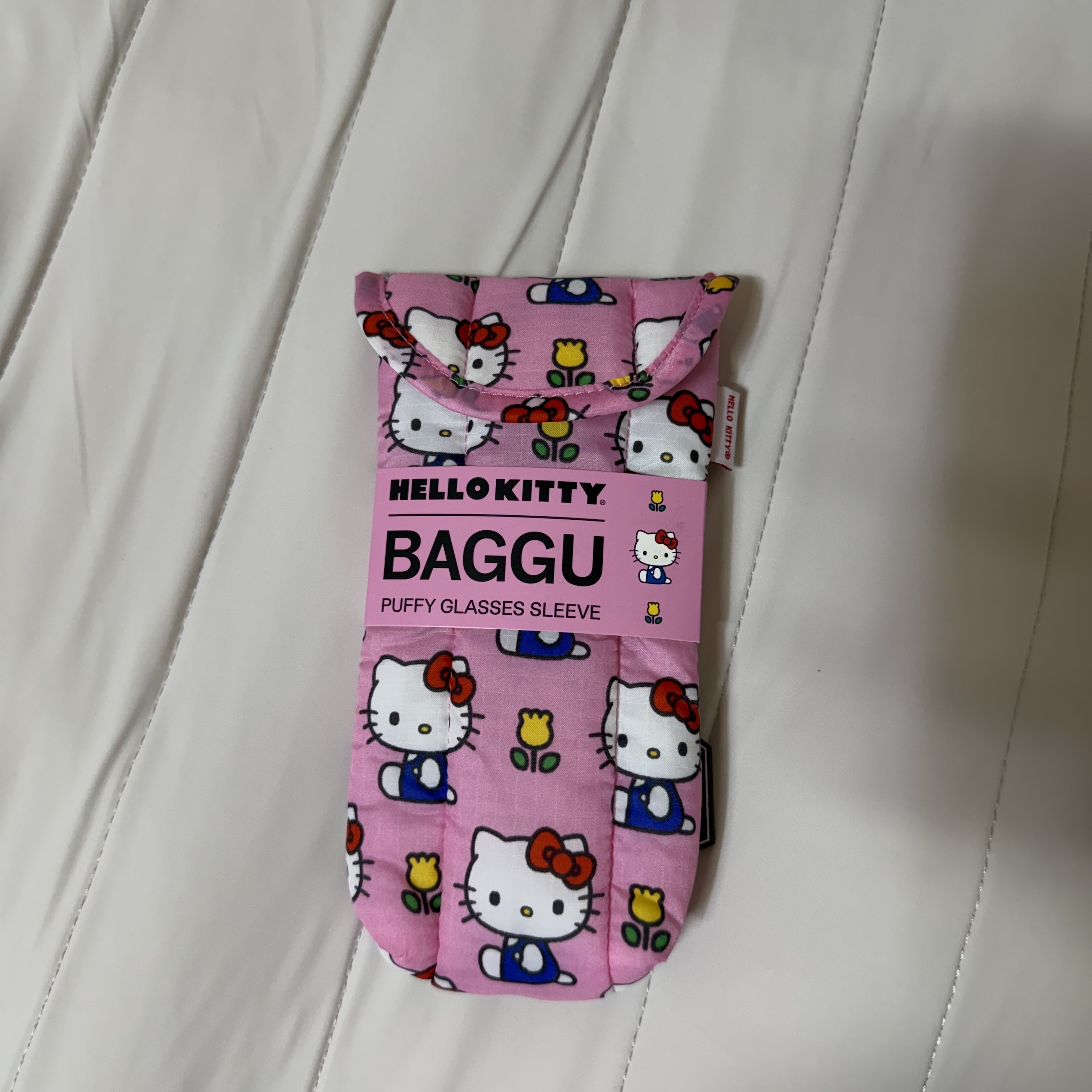 Baggu x Sanrio Puffy Glasses Sleeve Hello Kitty Pink 착용 스타일 - 1