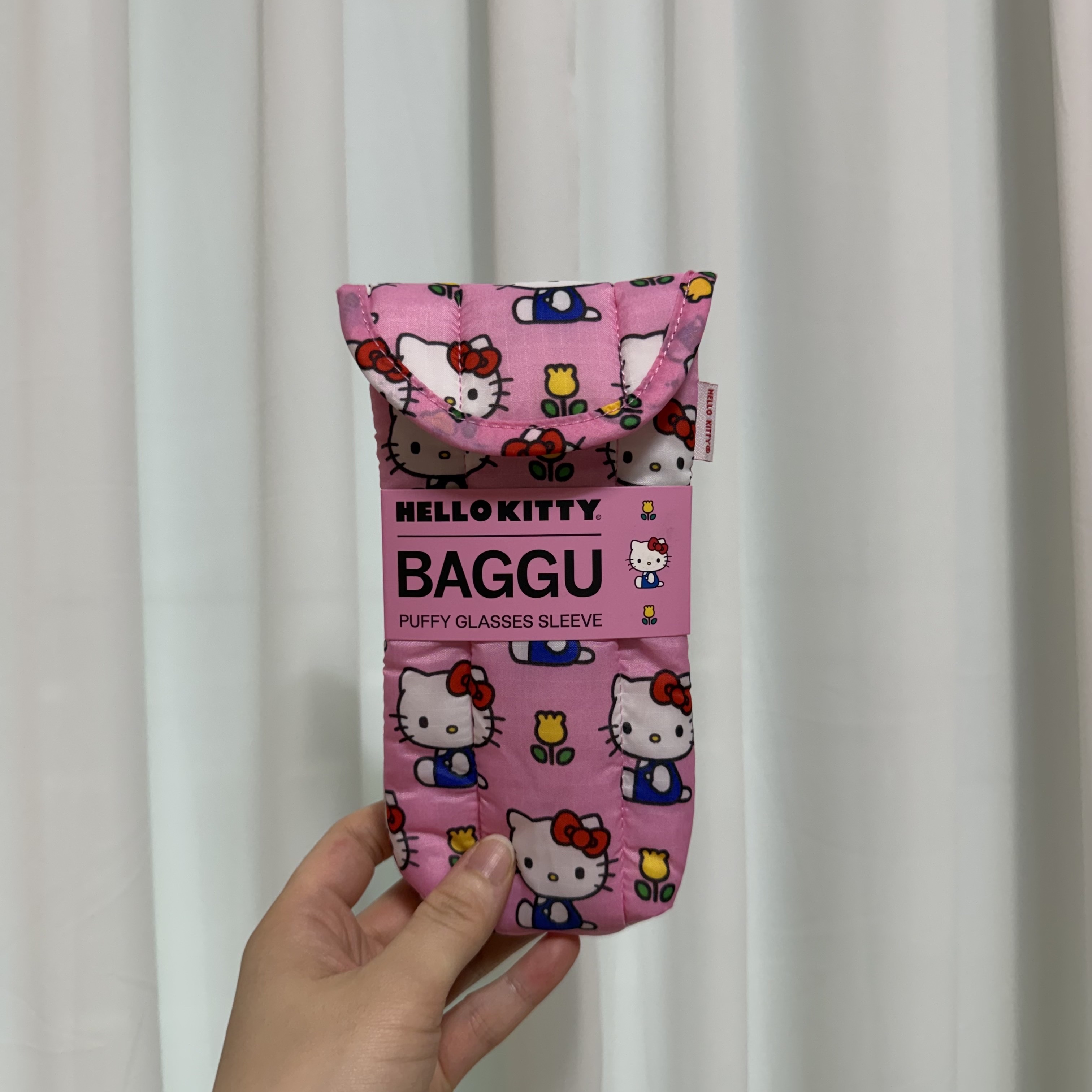 Baggu x Sanrio Puffy Glasses Sleeve Hello Kitty Pink 착용 스타일 - 2
