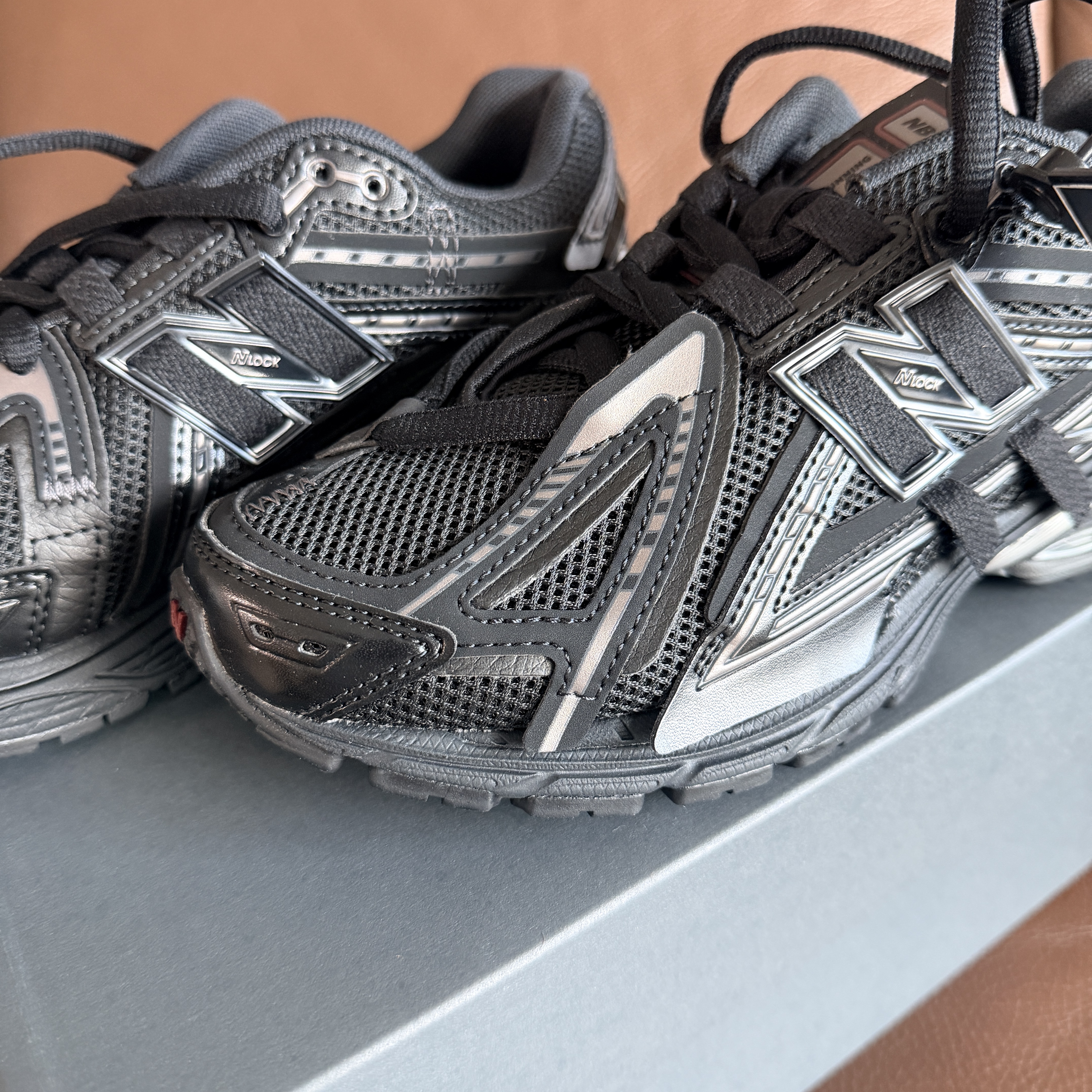 New Balance 1906A Black 착용 스타일 - 1