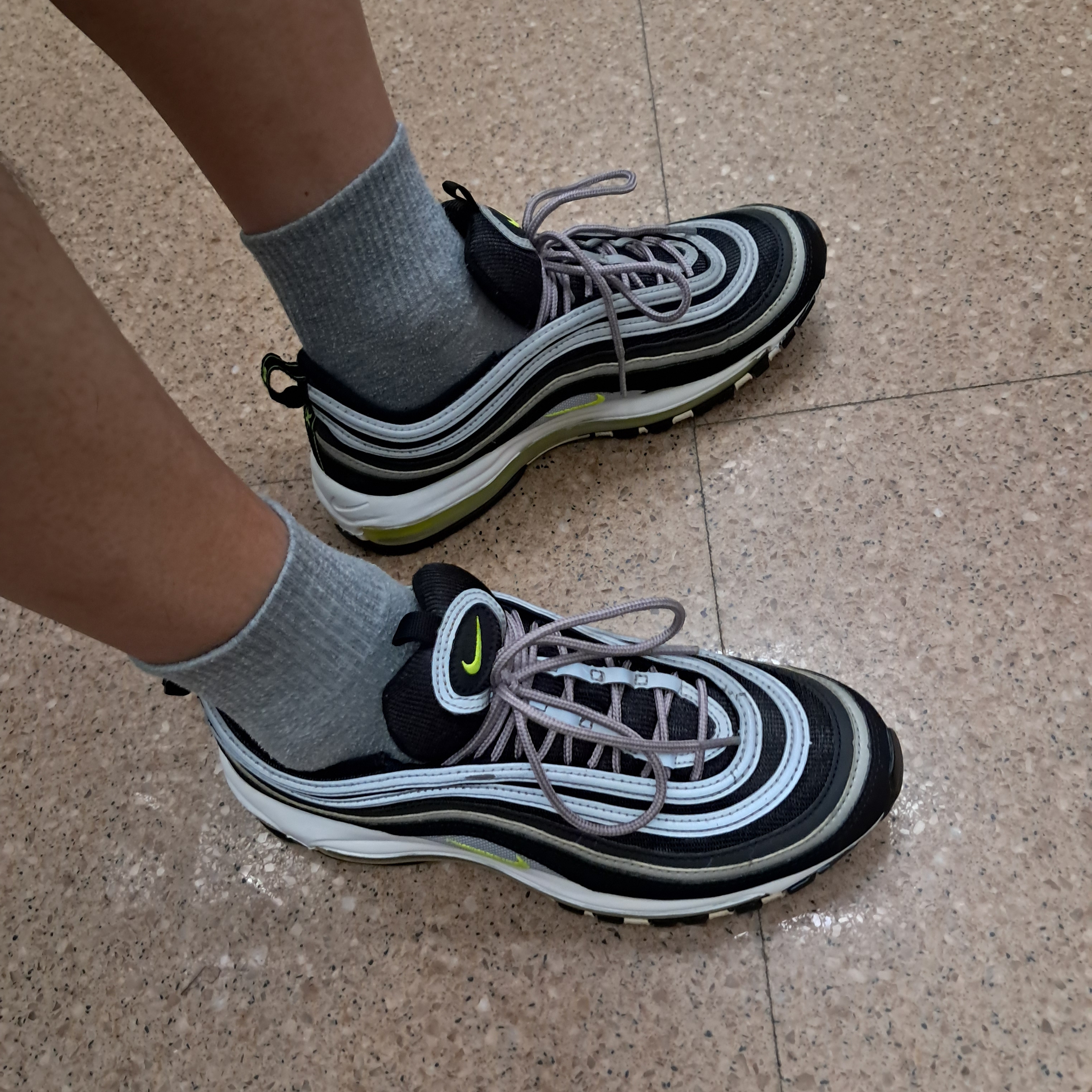 Nike Air Max 97 OG Black Volt Asia 착용 스타일 - 2