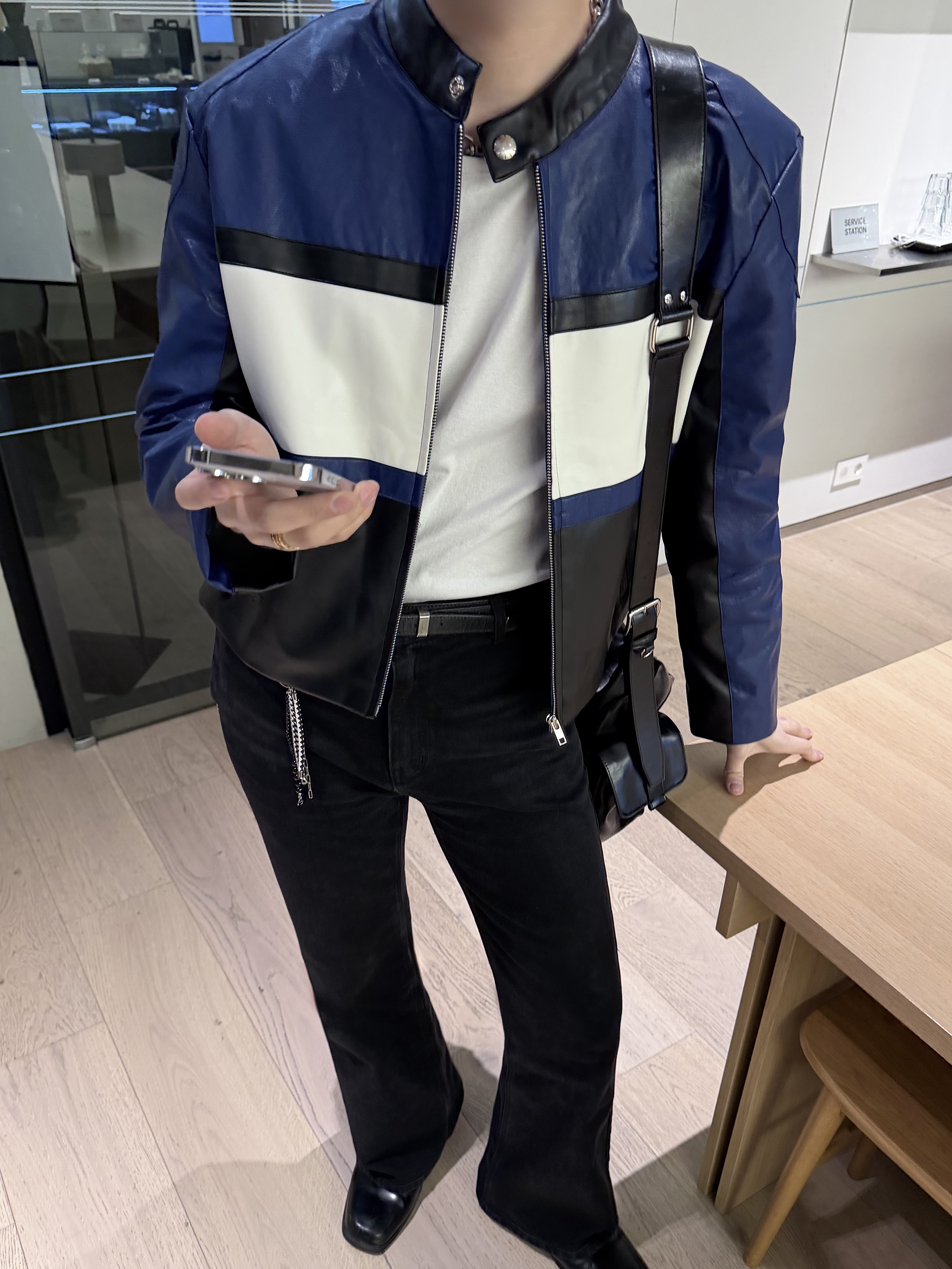 Our Legacy Ladon Brass Keychain Matte Nickel, Matin Kim Rivet Point Quad Shoulder Bag Black 착용 스타일 - 7