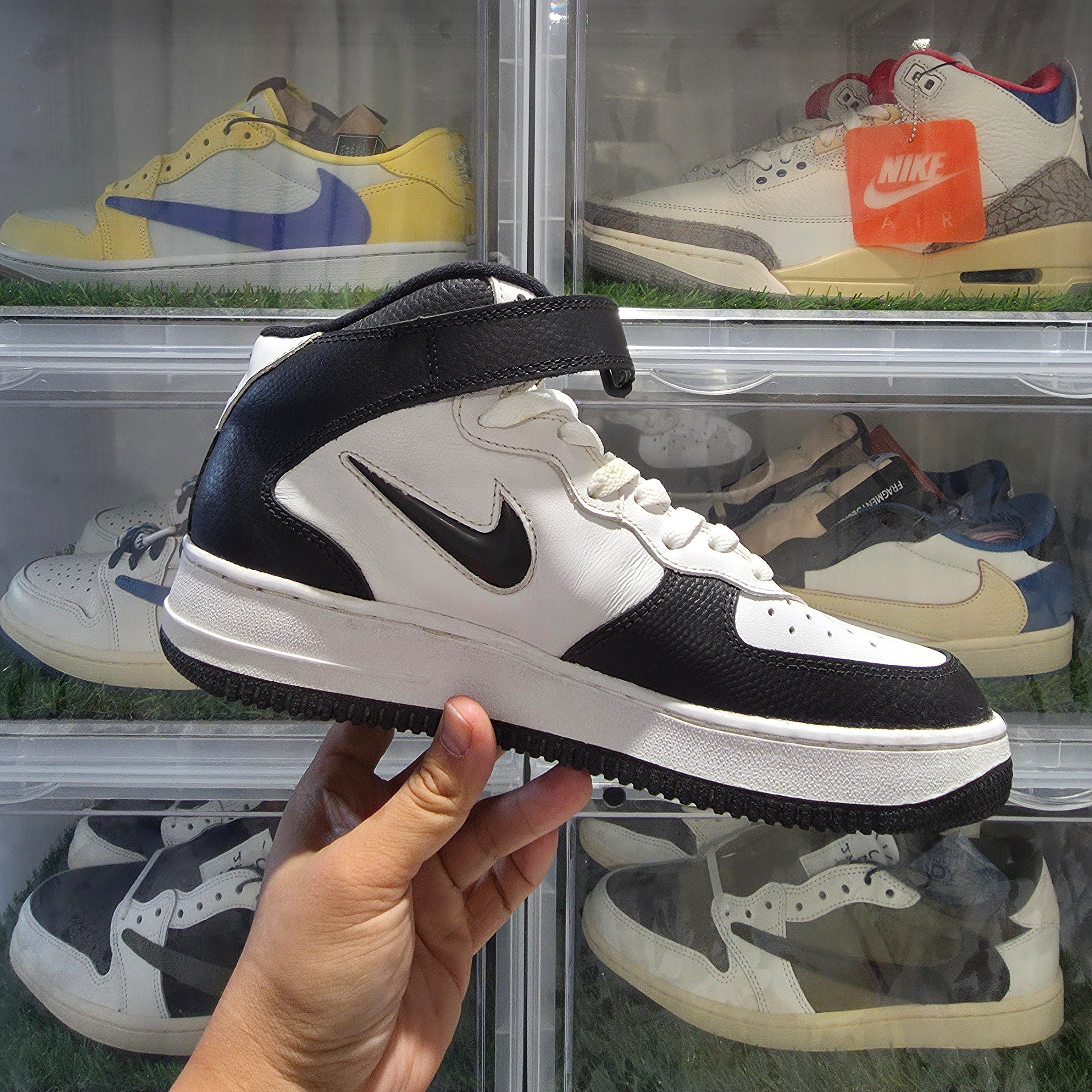 Nike Air Force 1 1996 Mid SC Dalmatian, Jordan 1 x Travis Scott x Fragment Retro Low OG SP Military Blue 착용 스타일 - 2