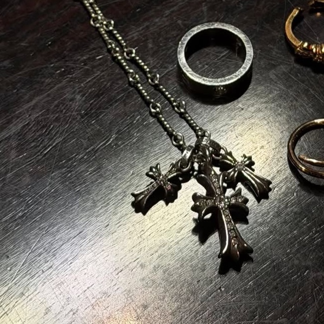 Hansroom Chrome Hearts 18KWG Tiny Fat Cross Charm Pave Dia 착용 스타일