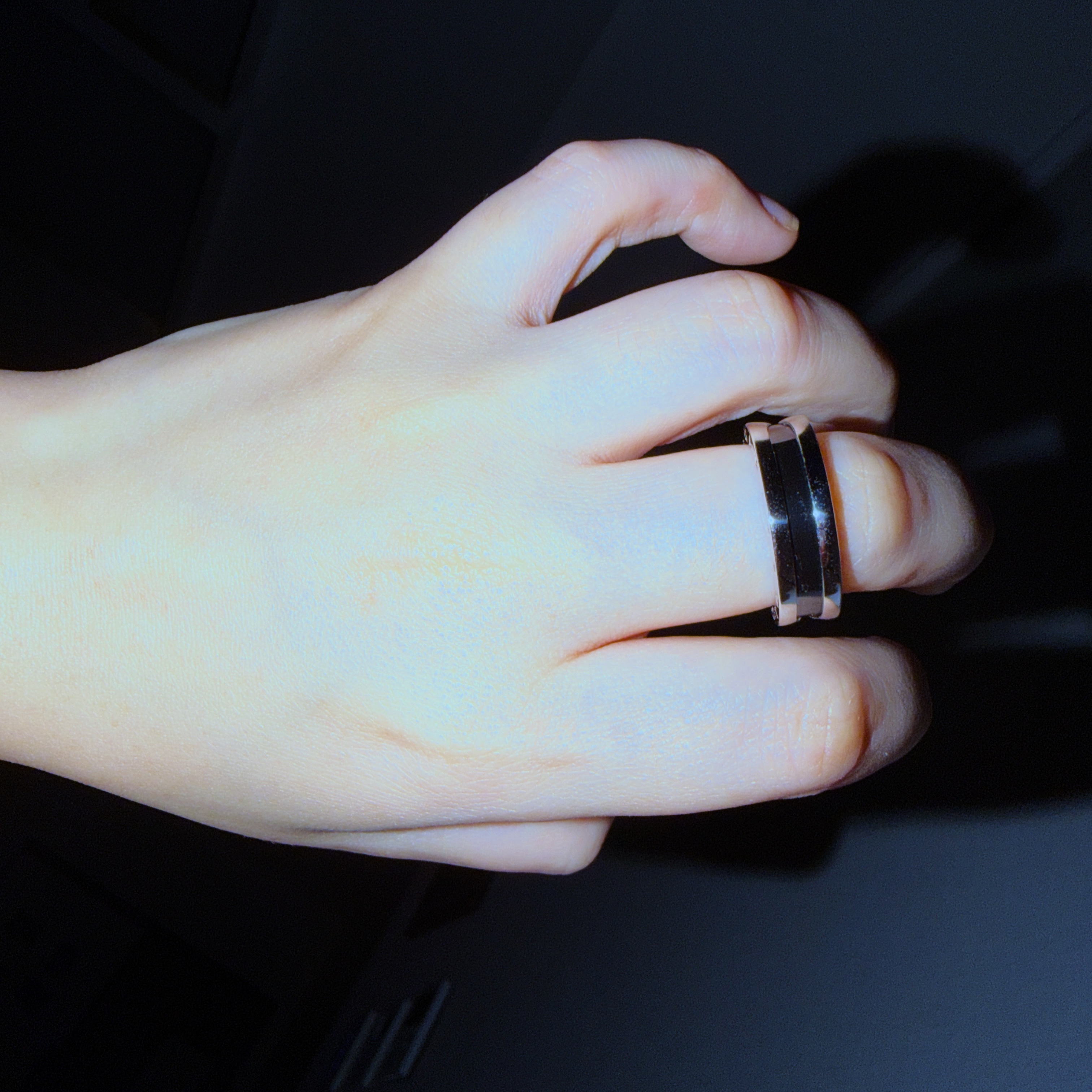 Bulgari Save The Children Ring Sterling Silver Black Ceramic 착용 스타일