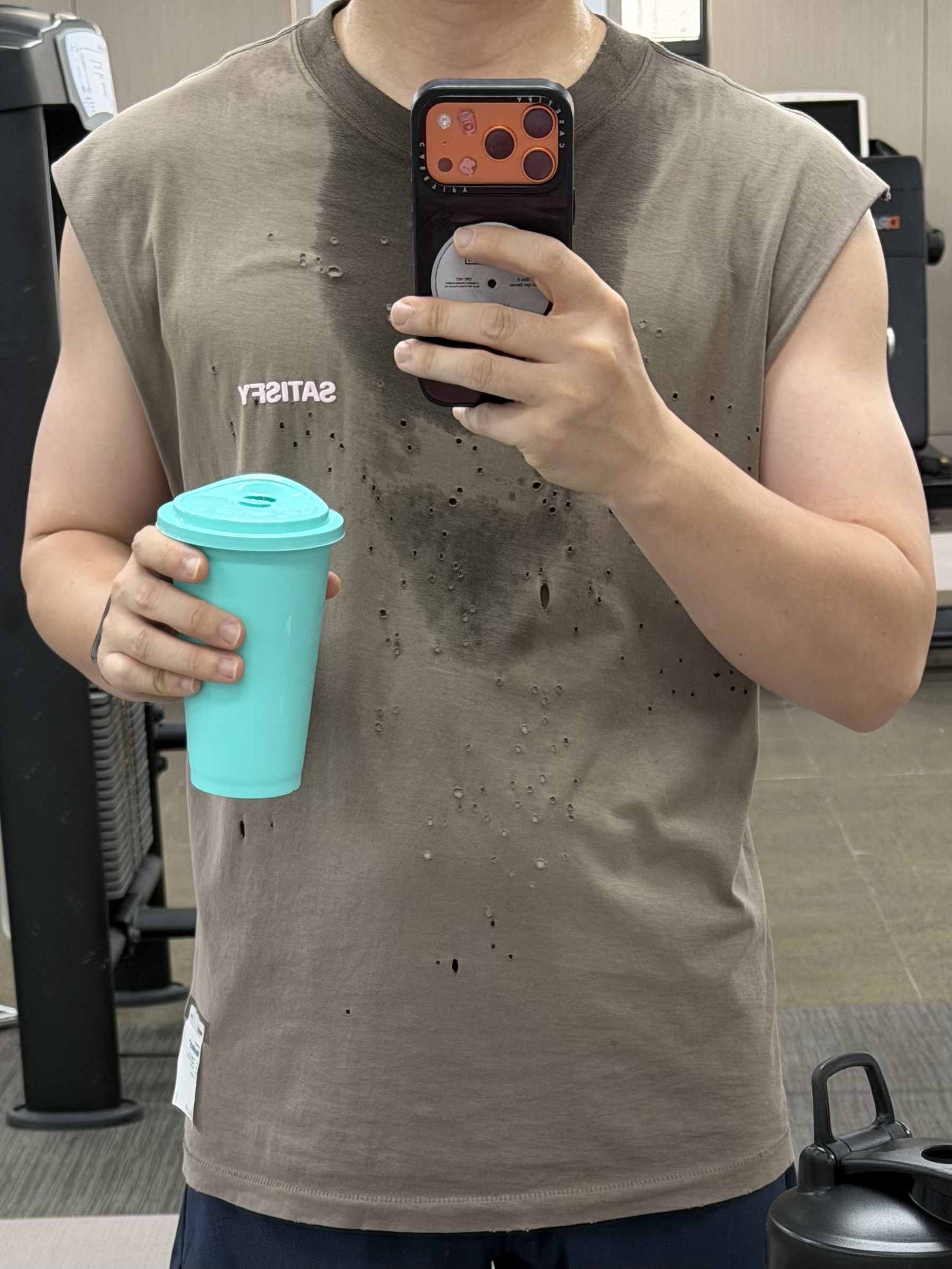 Satisfy Mothtech Muscle T-Shirt Sun Bleached Falcon 착용 스타일