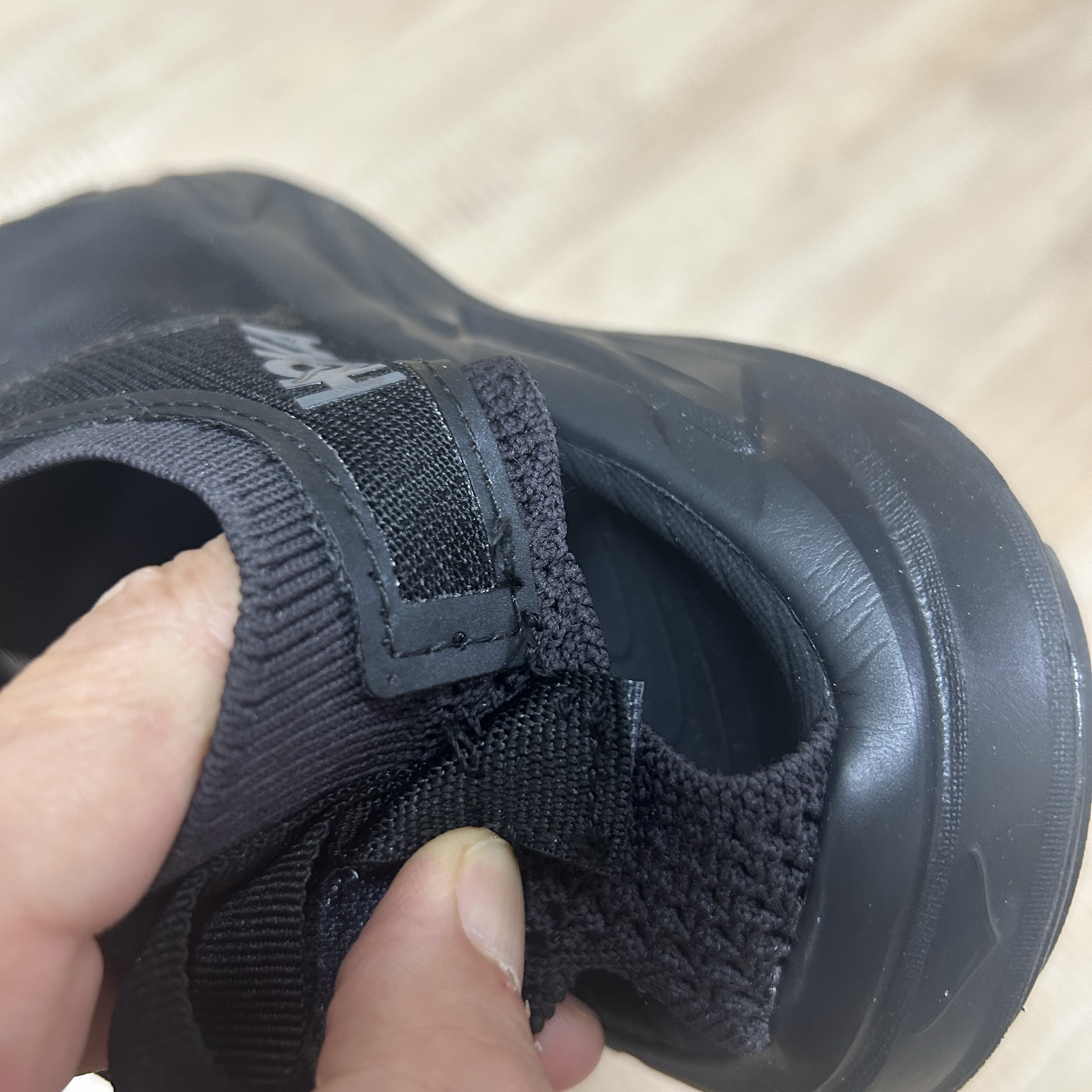 Hoka Hopara 2 Black 착용 스타일 - 1