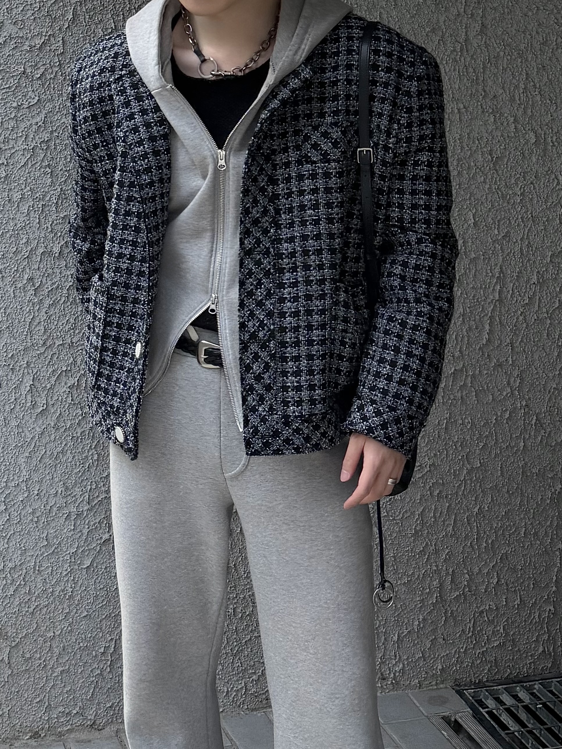 Our Legacy Ladon Brass Keychain Matte Nickel, Nike Air Force 1 '07 Low Triple Black 착용 스타일 - 1