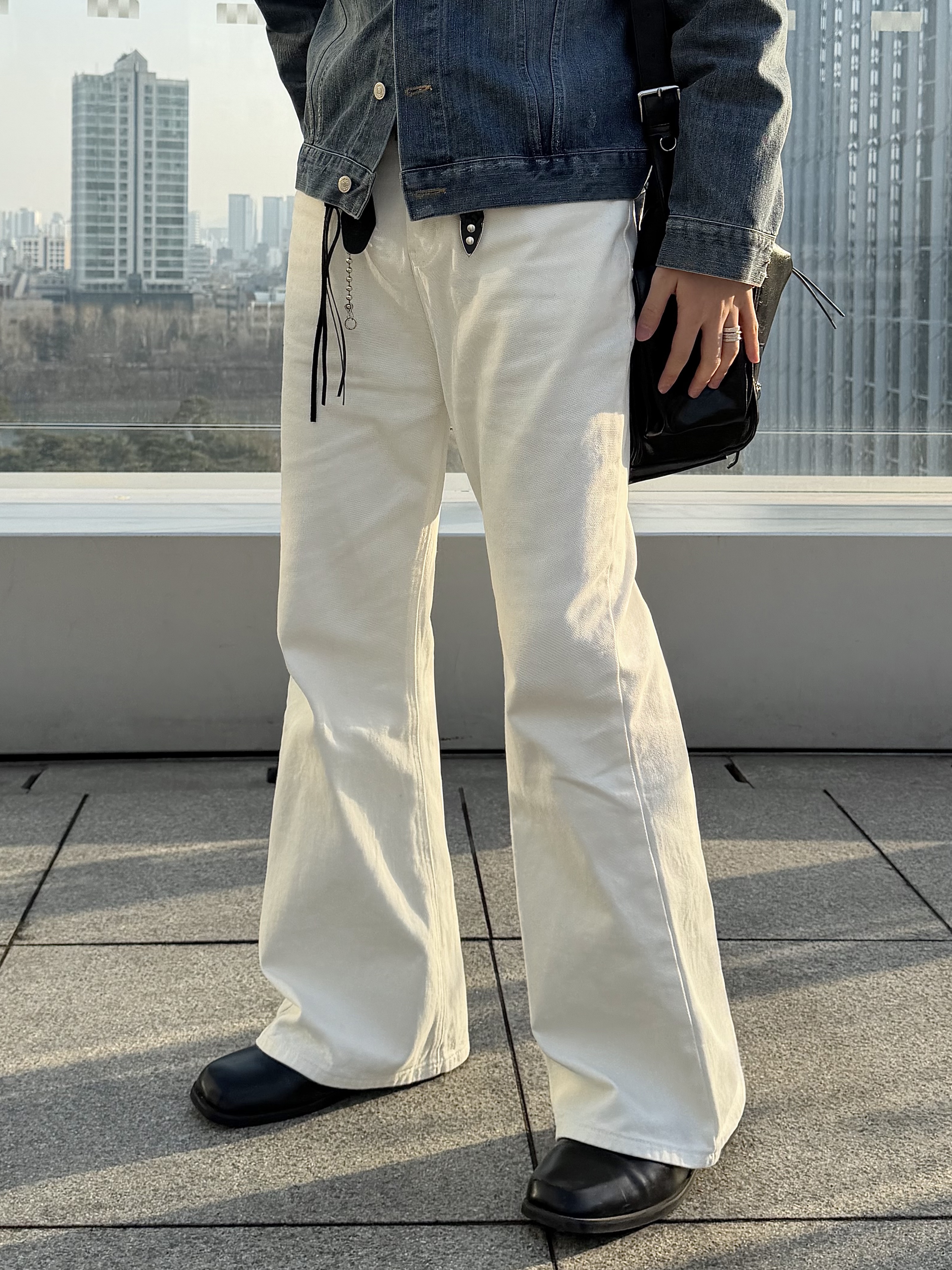 Matin Kim Rivet Point Quad Shoulder Bag Black, Bulgari B.Zero1 3-Band Ring in White Gold, Size 56, 346583 착용 스타일 - 3