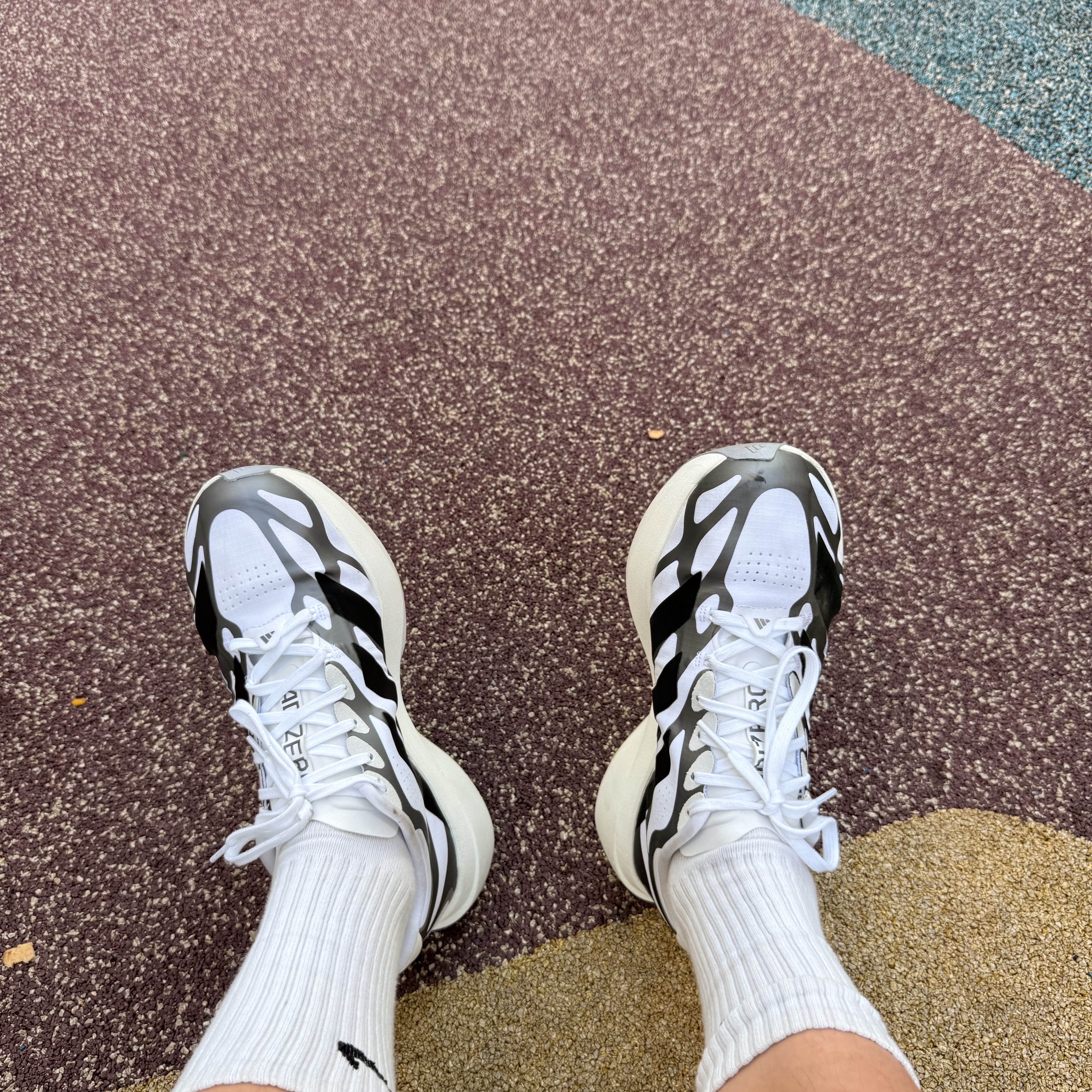 Adidas Adizero EVO SL EXO Cloud White Core Black 착용 스타일