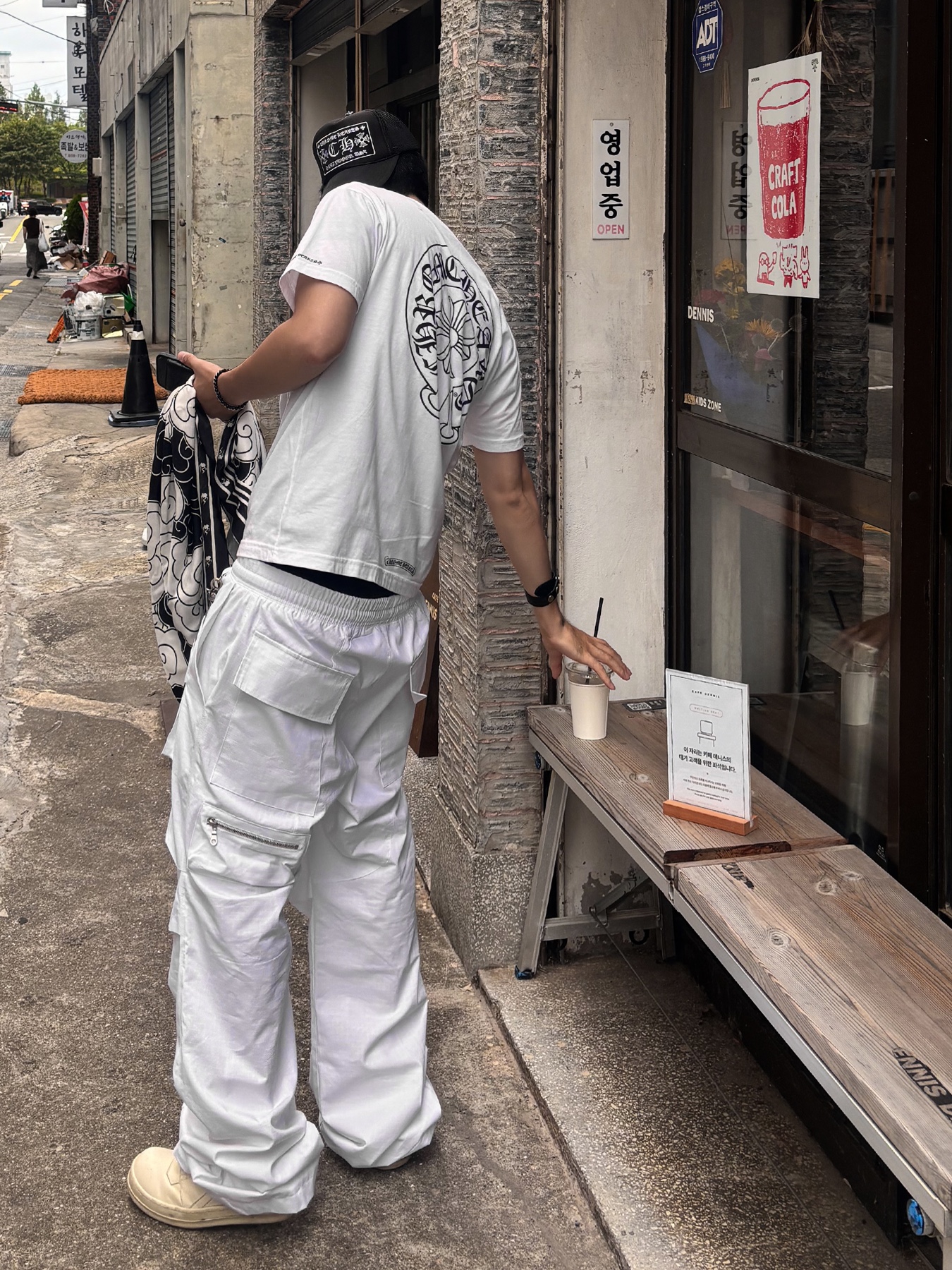 Chrome Hearts Horseshoe Logo Pocket T-Shirt White, Wapworks Wide Safety Cargo Pants Black 착용 스타일 - 2