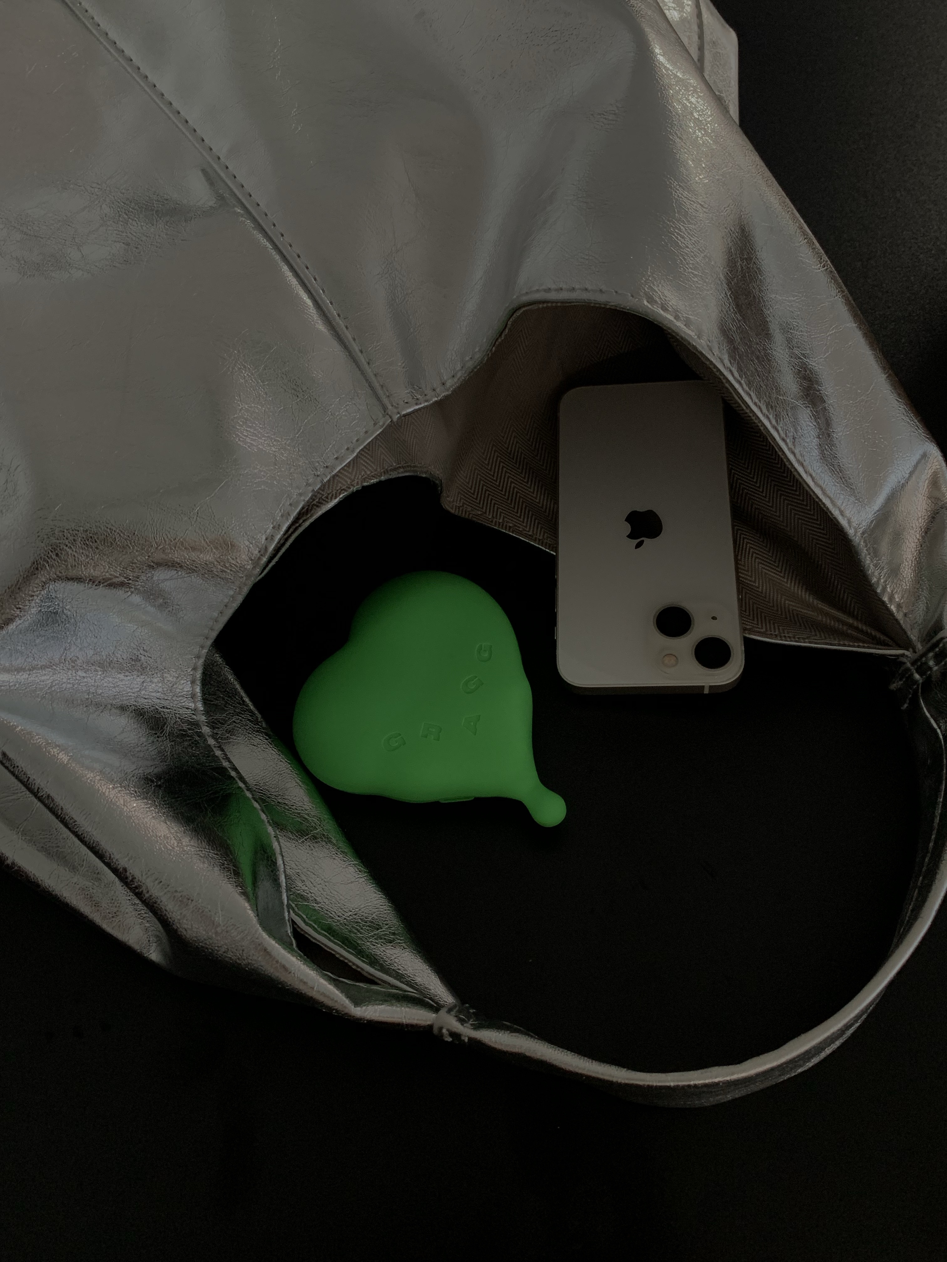 GRAGG MAGSAFE FLOW HEART BATTERY [9 COLOR] 착용 스타일 - 2