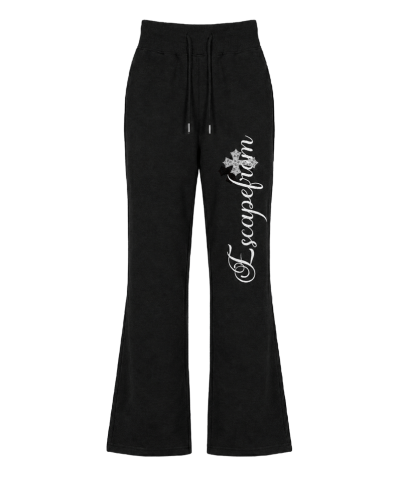 이스케이프프롬 크로스 레터링 아플리케 디테일 부츠컷 스웻팬츠 블랙(Escapefrom Cross Lettering Applique Detail Bootcut Sweatpants Black)