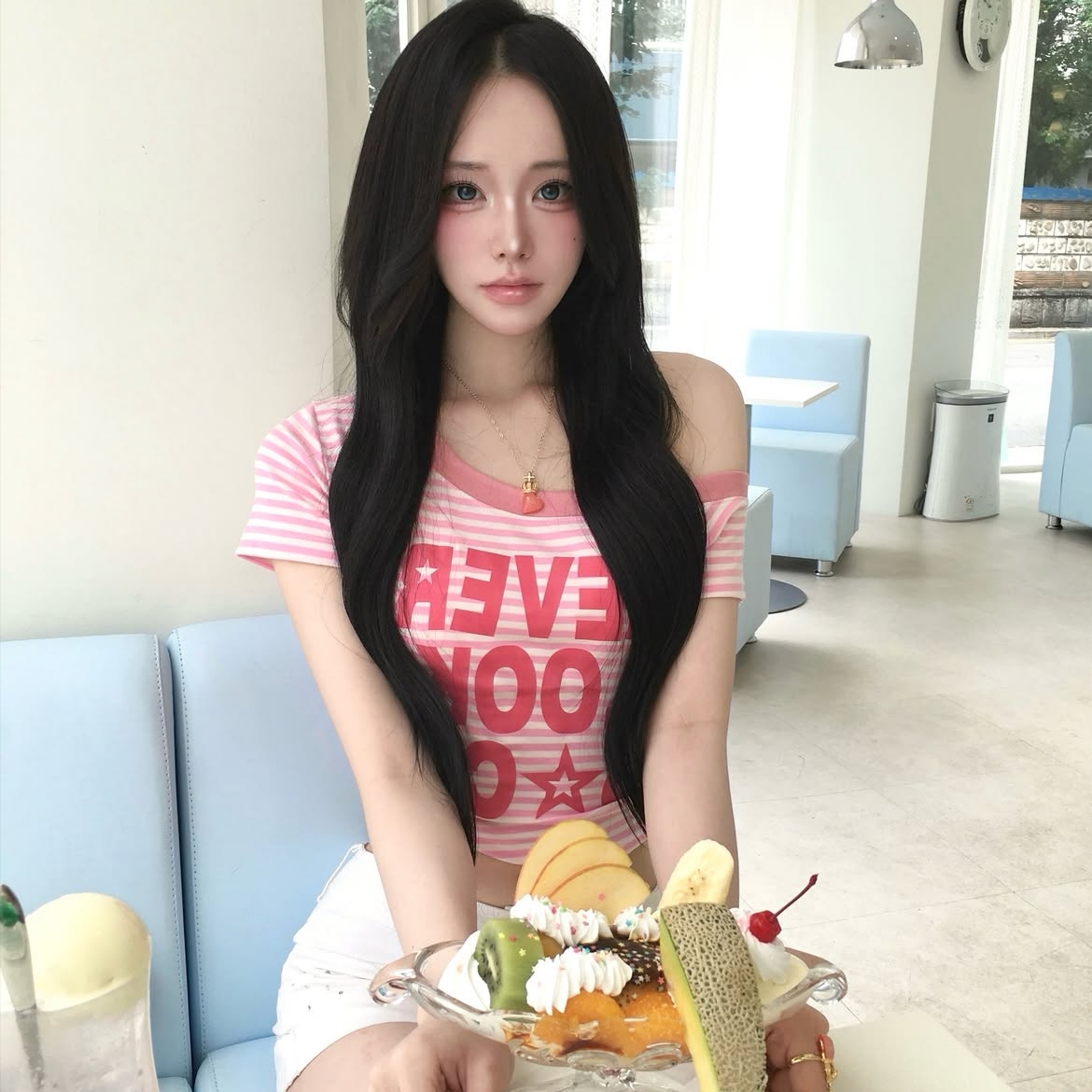 venhit NLB Striped One Shoulder Slim Fit Short Sleeved T_Shirt Pink 착용 스타일 - 1