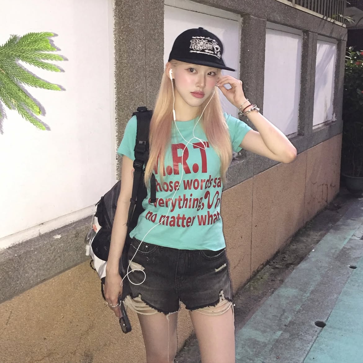 venhit Heart Rhythm Flat Brim Cap Black, venhit MRT Vivid Slim Fit Short Sleeve T-Shirt Mint 착용 스타일 - 1