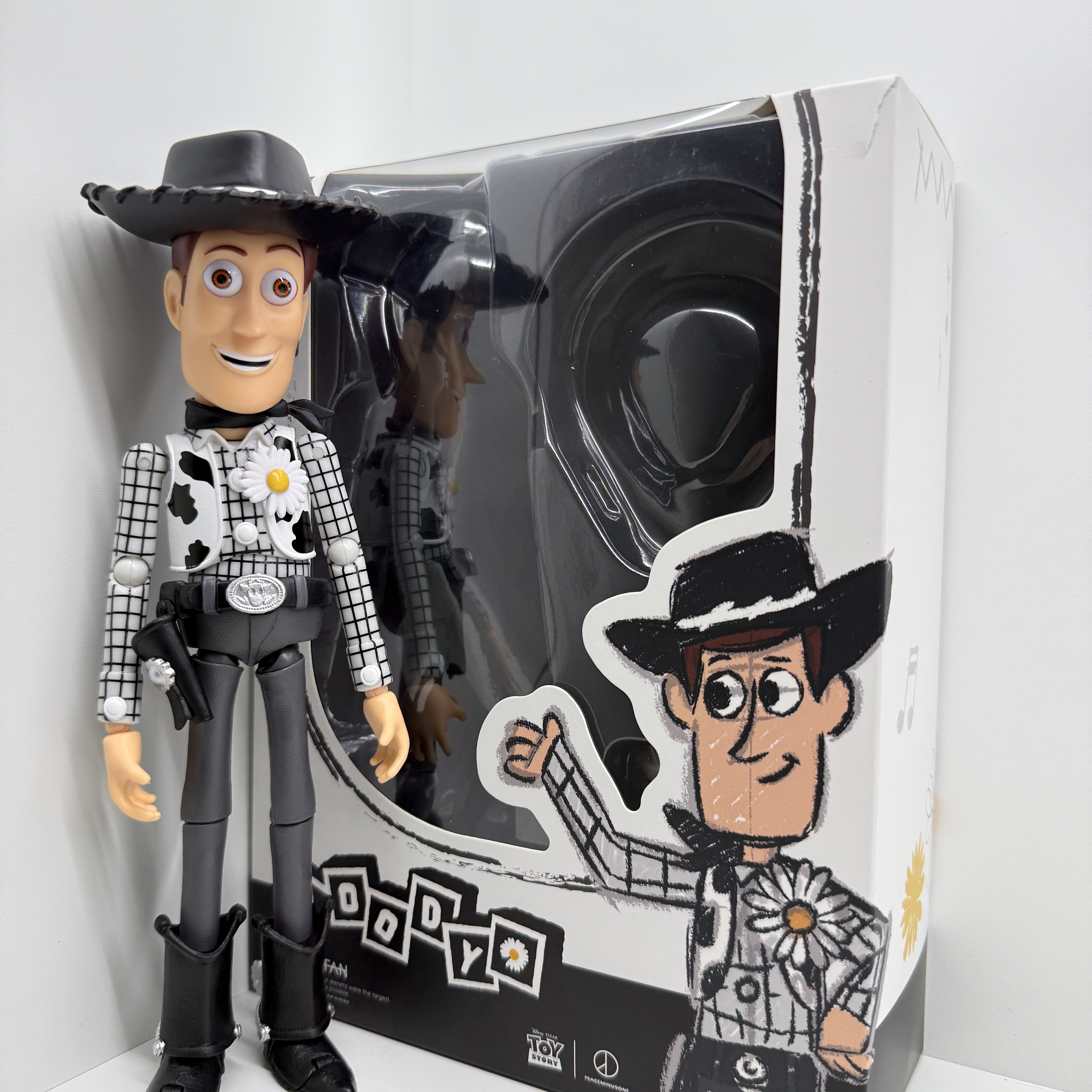 Peaceminusone x Toy Story The First Fan Action Figure Woody 착용 스타일 - 1