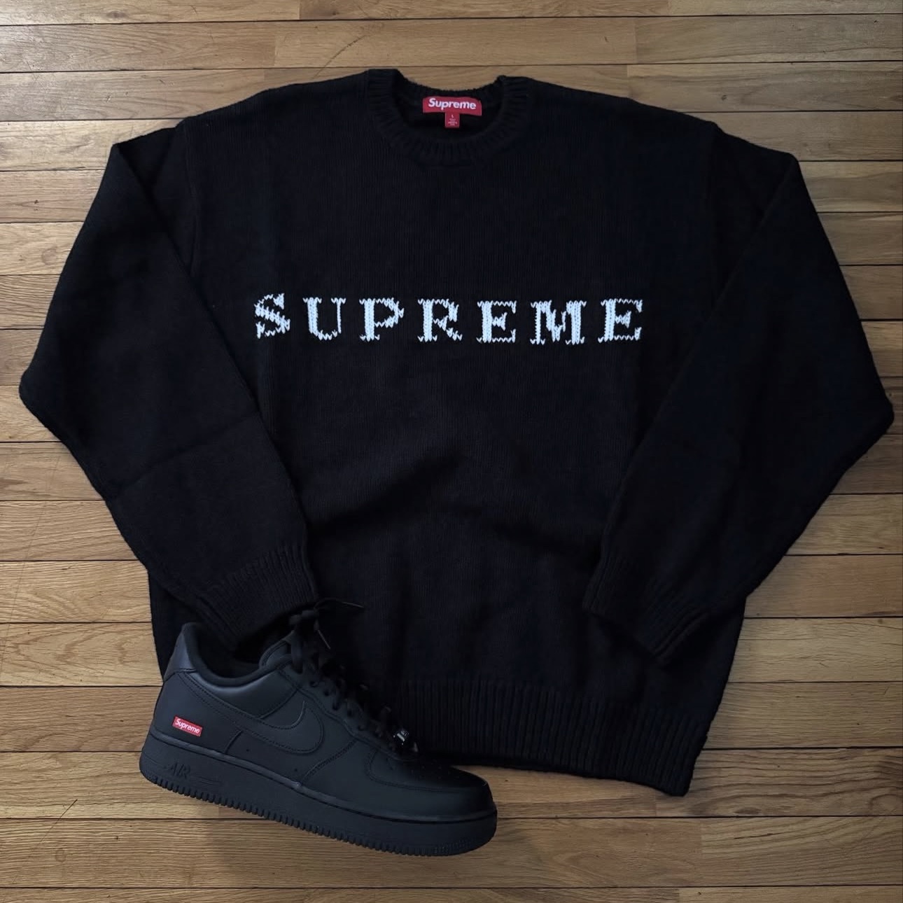 Supreme Contrast Logo Sweater Black - 25FW 착용 스타일 - 2