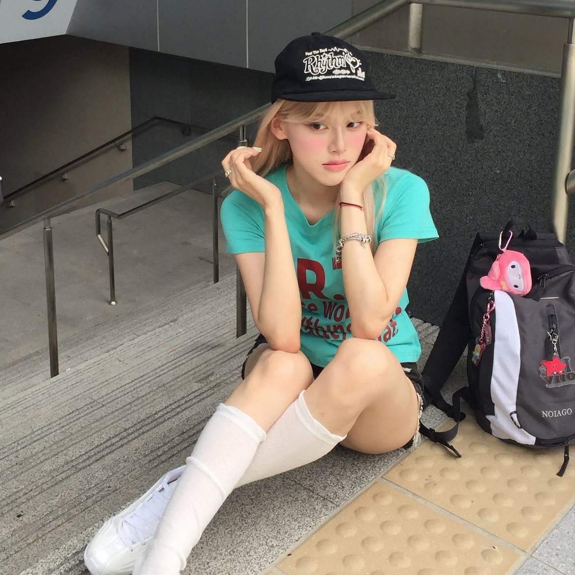 venhit Heart Rhythm Flat Brim Cap Black, venhit MRT Vivid Slim Fit Short Sleeve T-Shirt Mint 착용 스타일 - 5