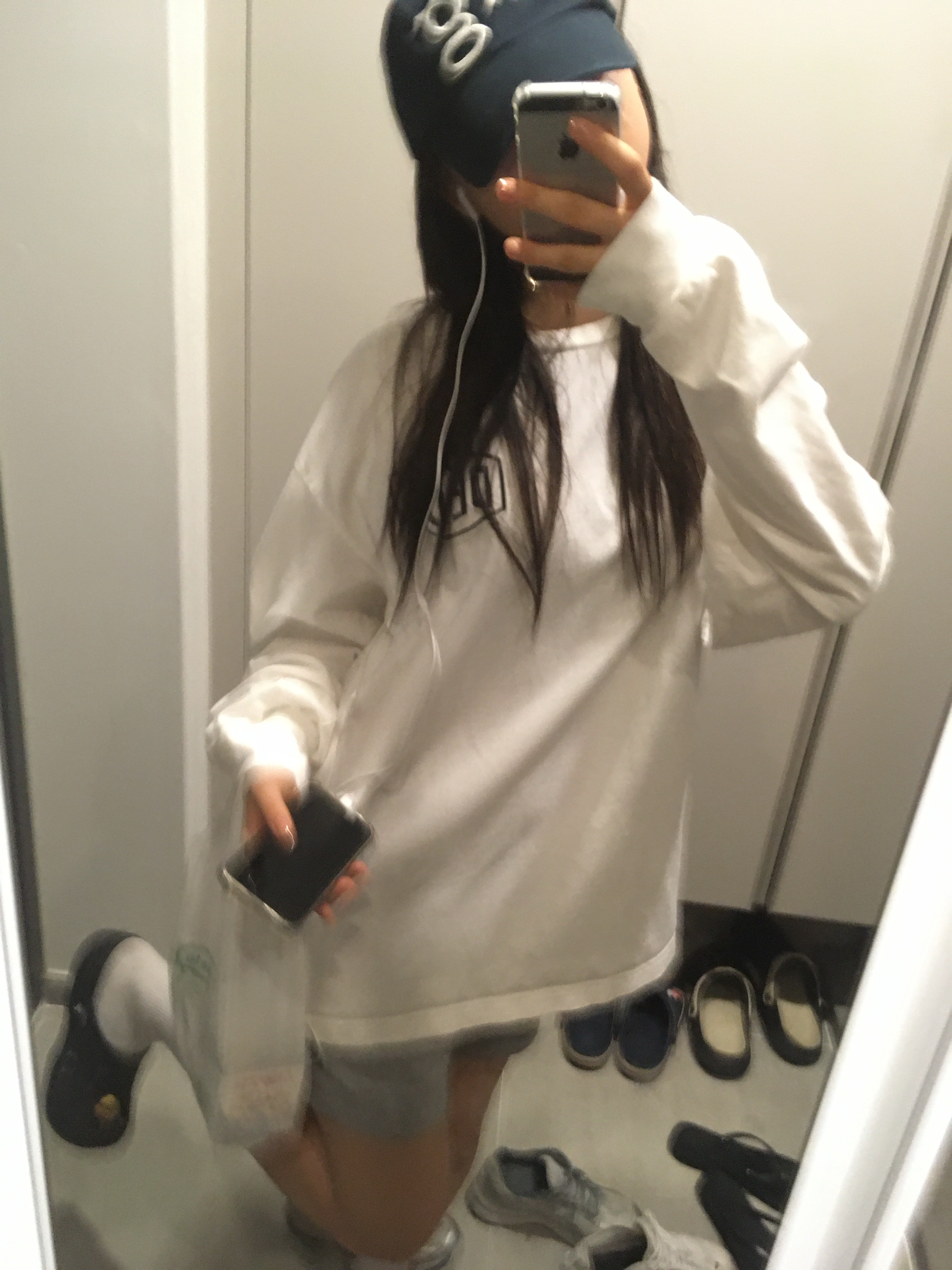 Deus Ex Machina Seoul College Address L/S T-Shirt White 착용 스타일