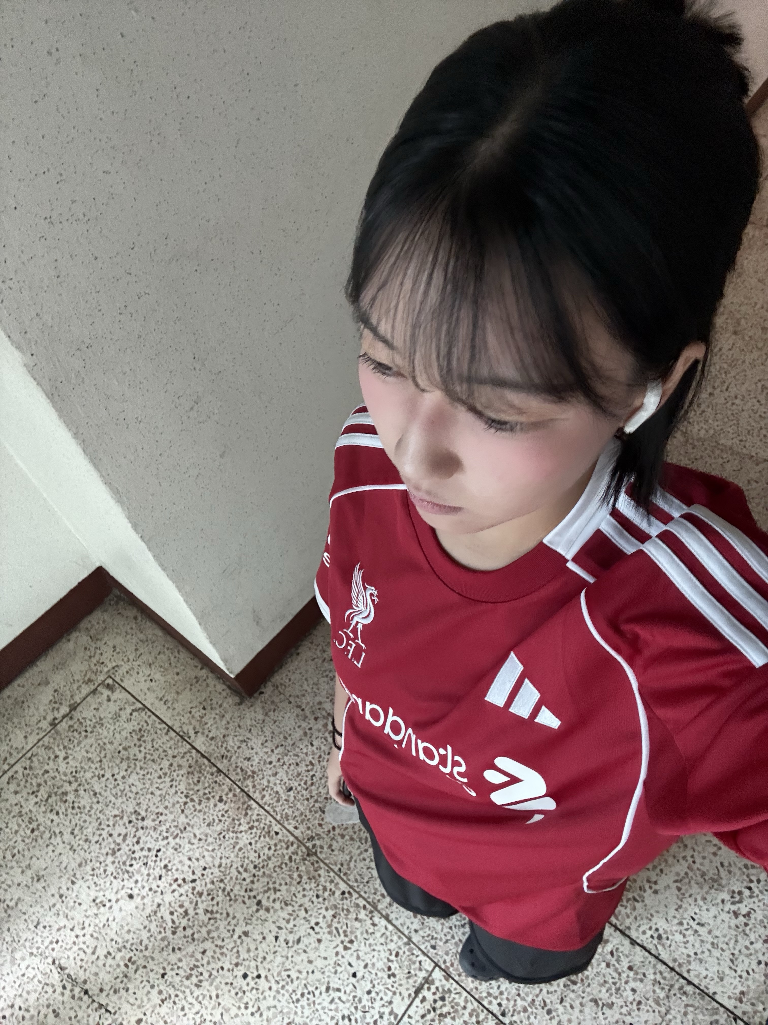 Adidas Liverpool FC 2025/26 Home Jersey Strawberry Red - KR Sizing (Non Marking Ver.) 착용 스타일 - 2
