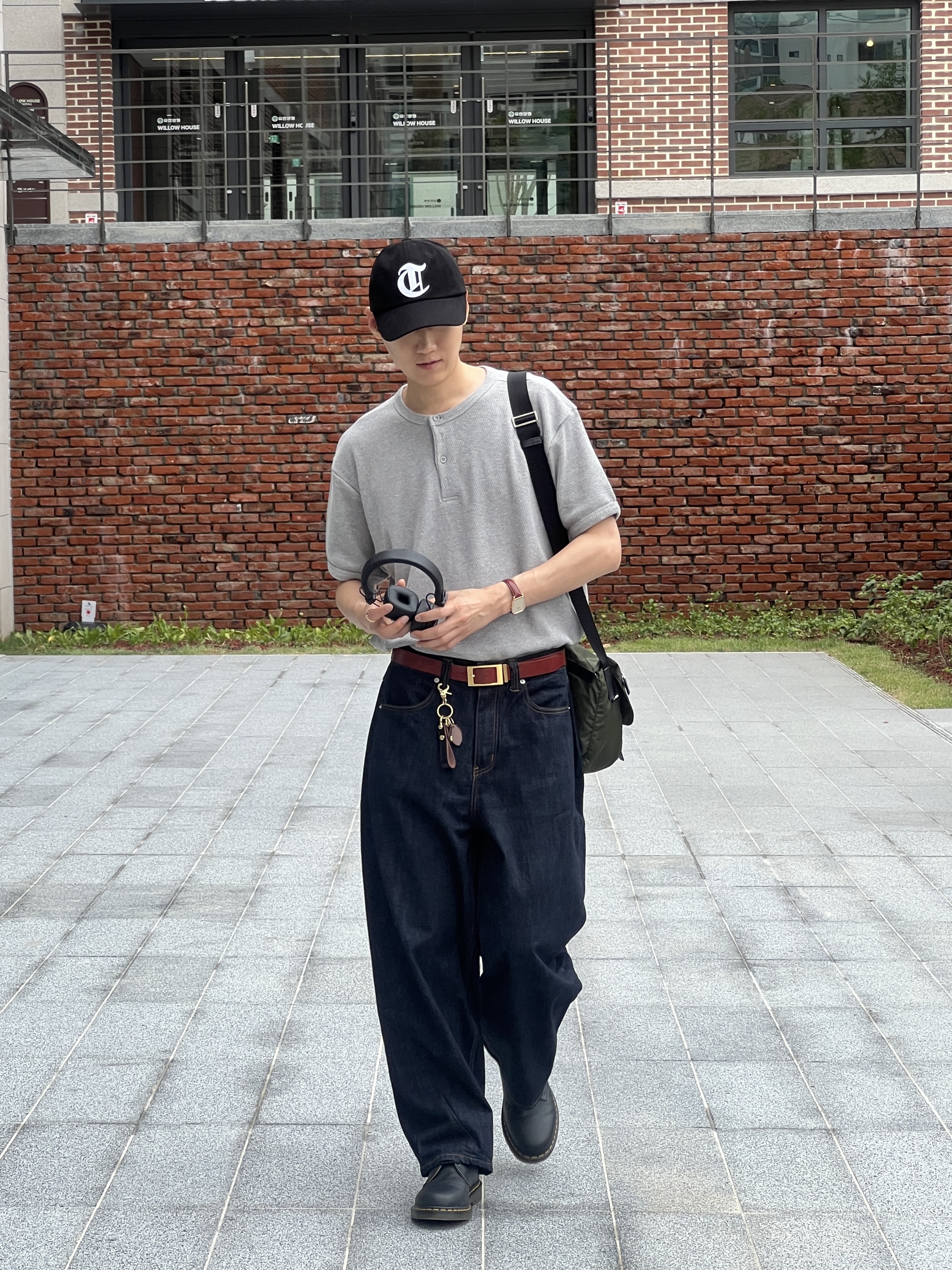 noun Henley Neck T-Shirts Melange Gray, noun Oil Pull up Leather Belt 착용 스타일 - 1
