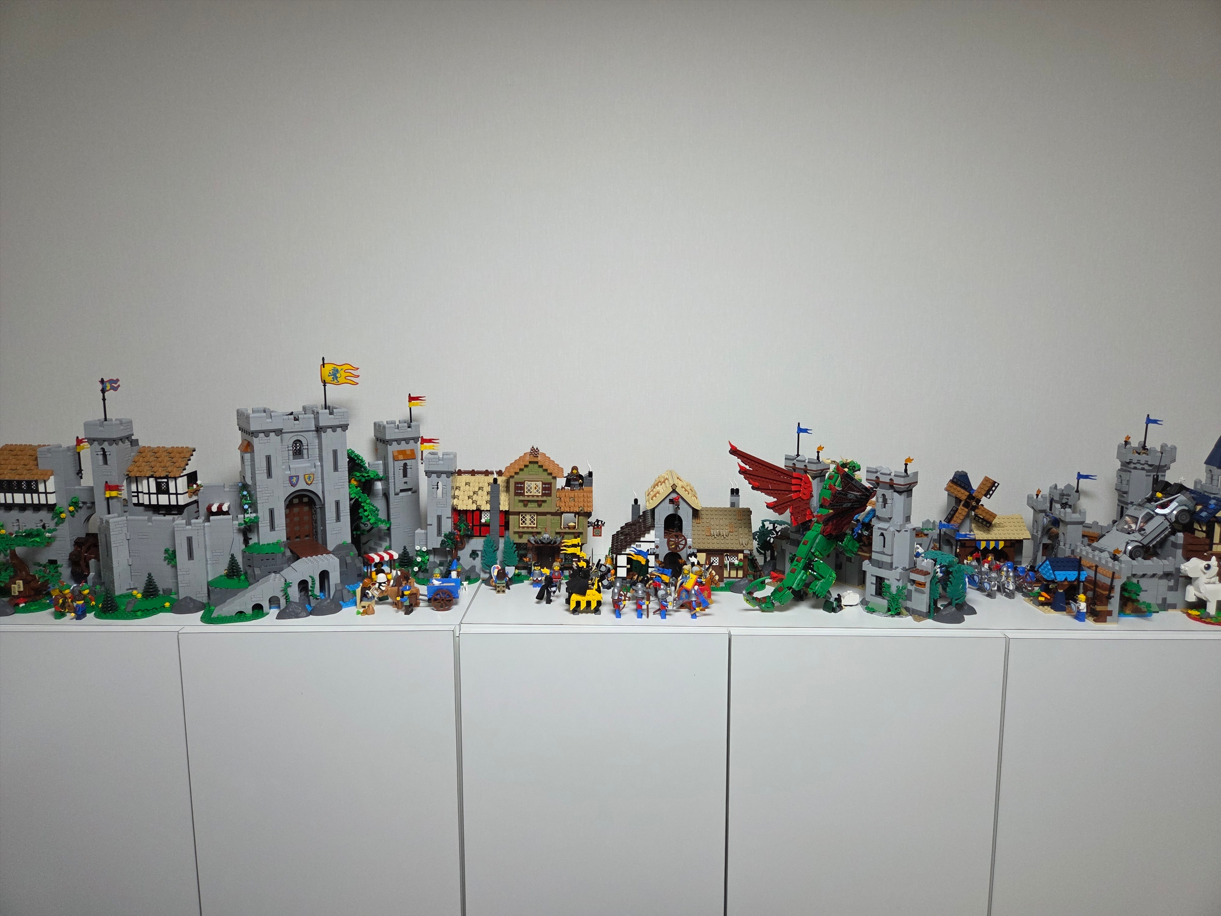 Lego Lion Knights' Castle, Lego Medieval Town Square 착용 스타일 - 1