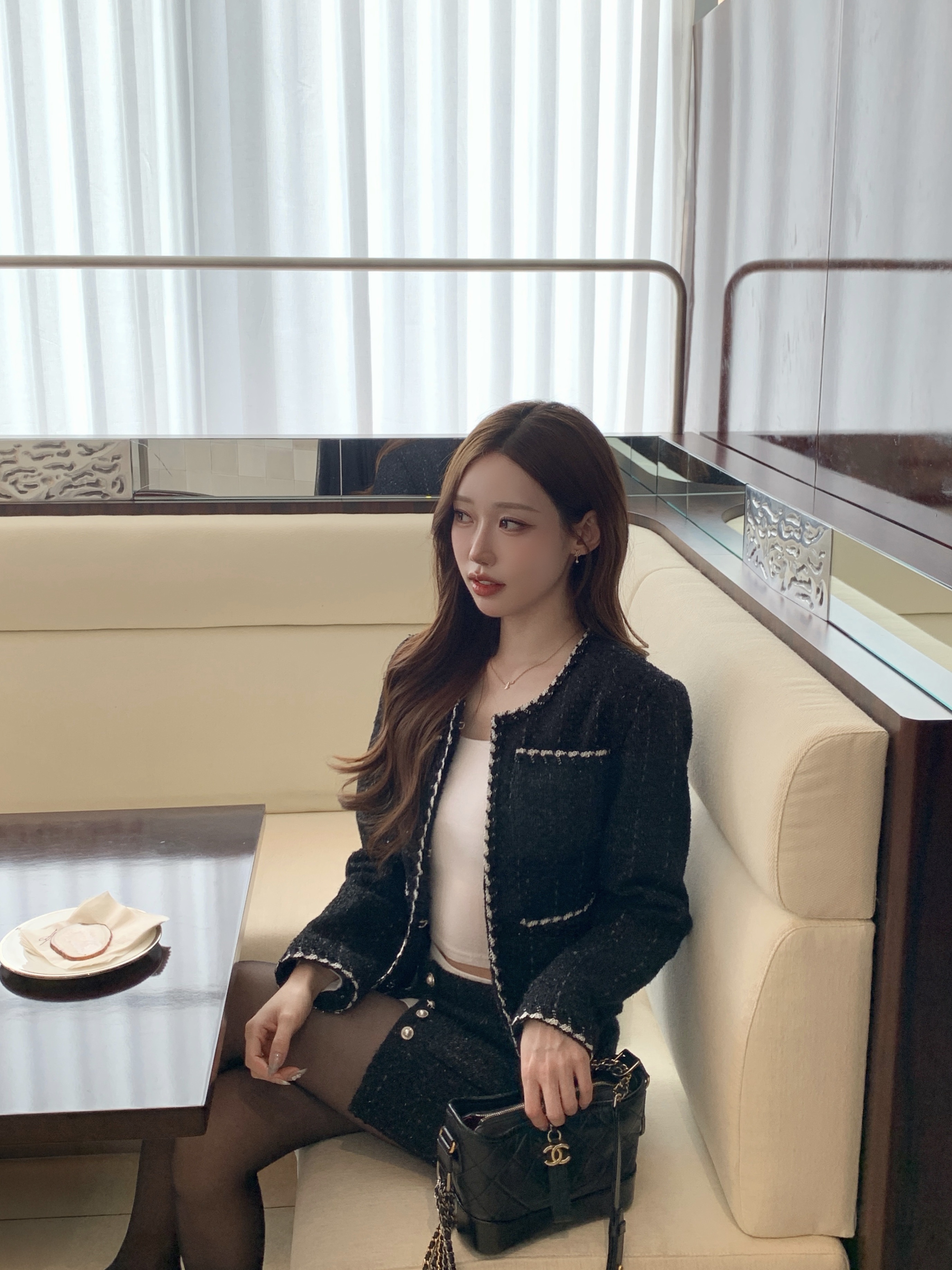 Chanel Gabrielle Small Hobo Bag Aged Calfskin & Gold Black 착용 스타일