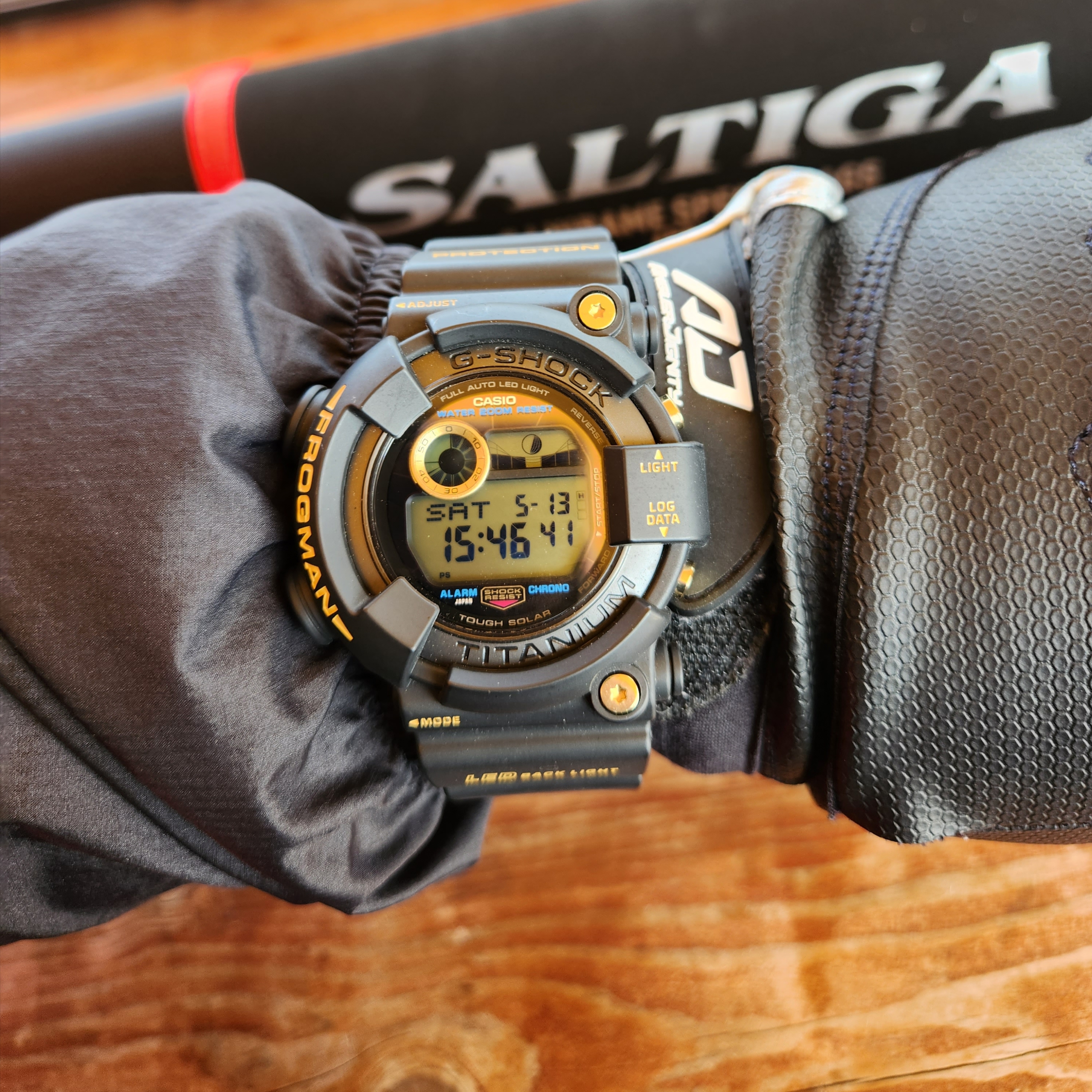 Casio G-Shock Frogman 30th Anniversary Limited Edition GW-8230B-9A 착용 스타일 - 2