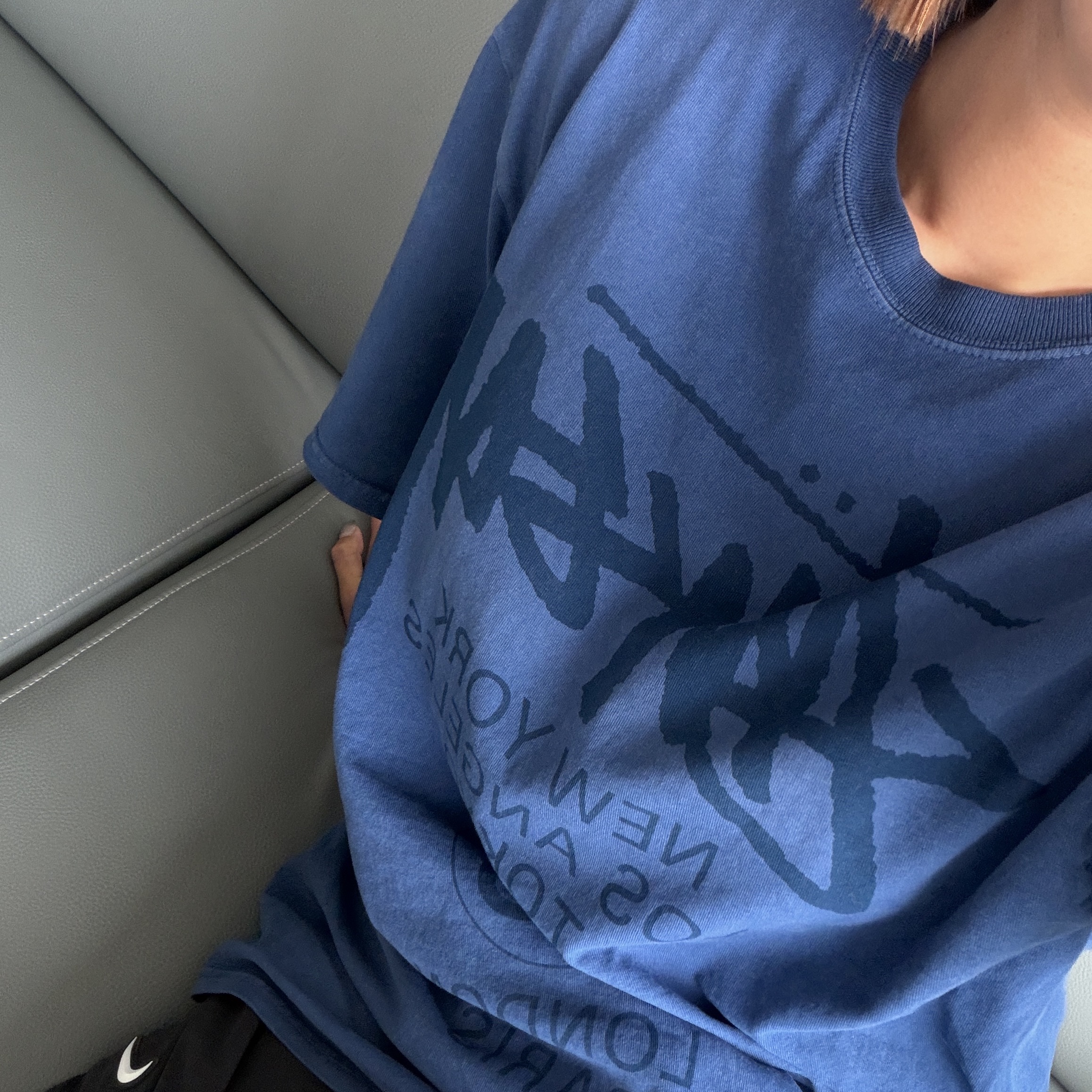 Stussy World Tour T-Shirt Sun Faded Navy, Nike x Drake Nocta Nylon Woven Shorts Black (FN8194-010) 착용 스타일