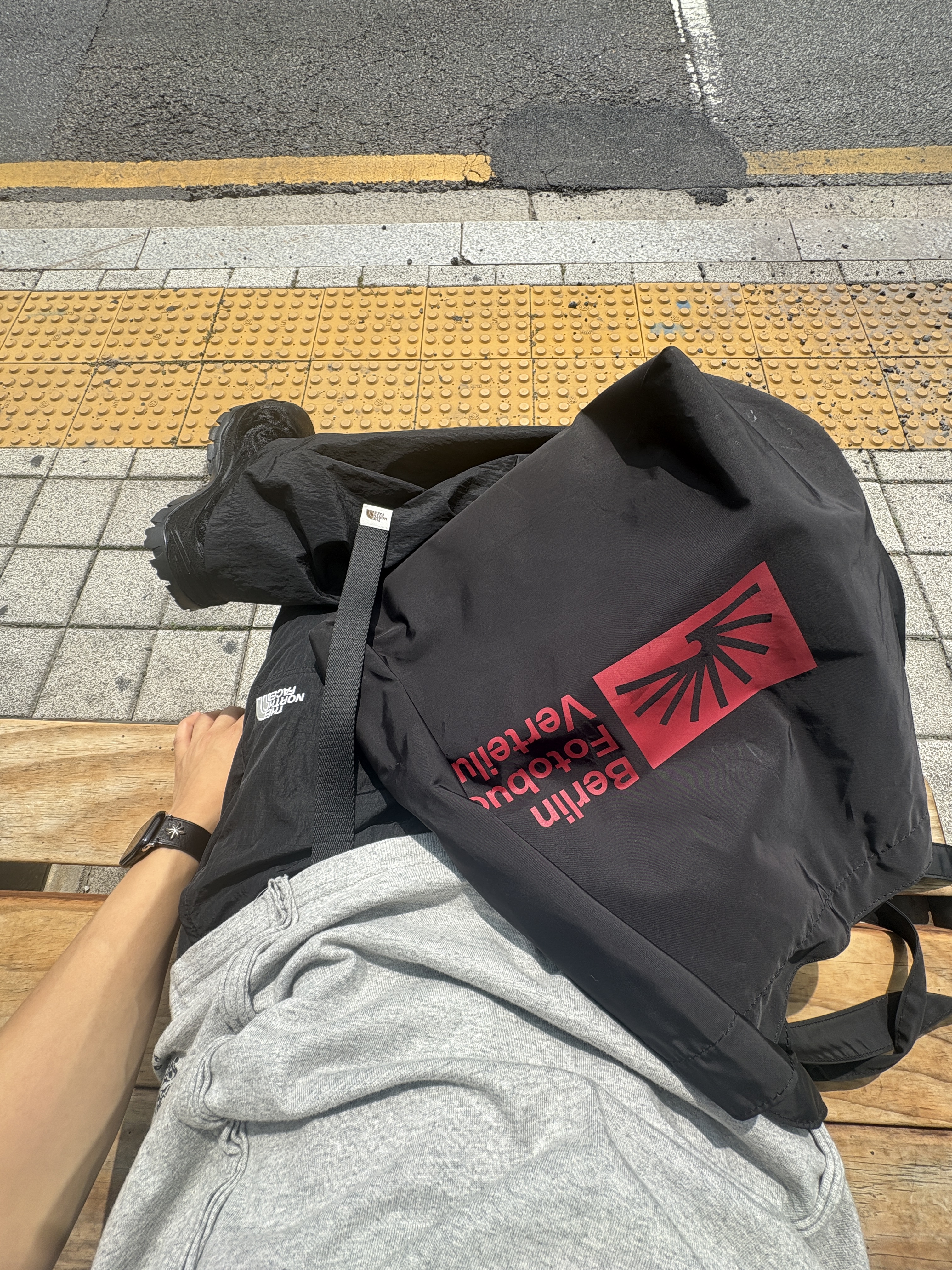 Yase x Hongddogi Western Hiking Shoes Black, Karactor Fiddlehead Half T-Shirts Melange Gray 착용 스타일
