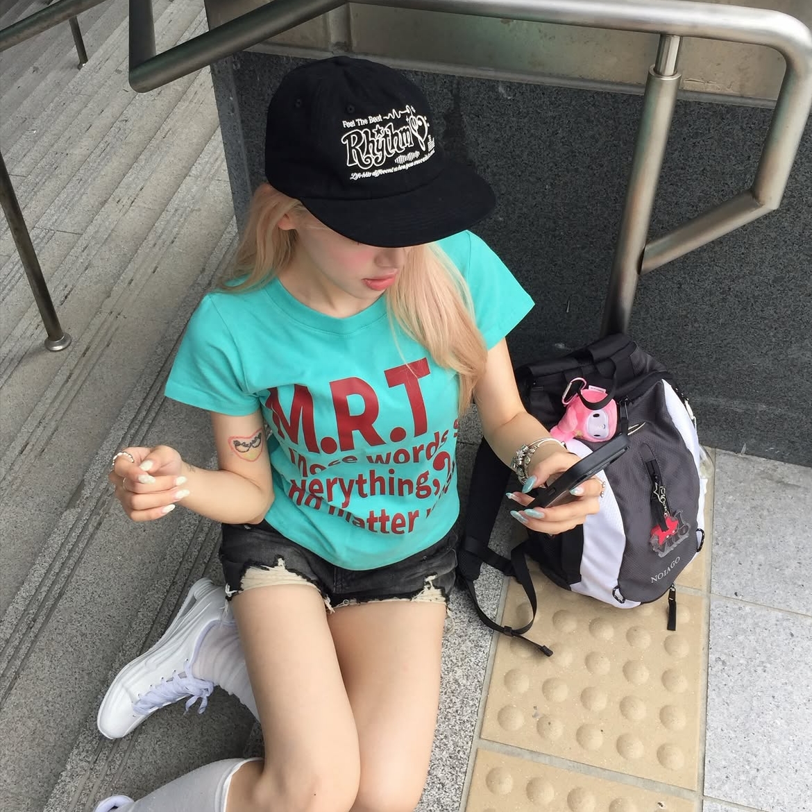 venhit Heart Rhythm Flat Brim Cap Black, venhit MRT Vivid Slim Fit Short Sleeve T-Shirt Mint 착용 스타일 - 3