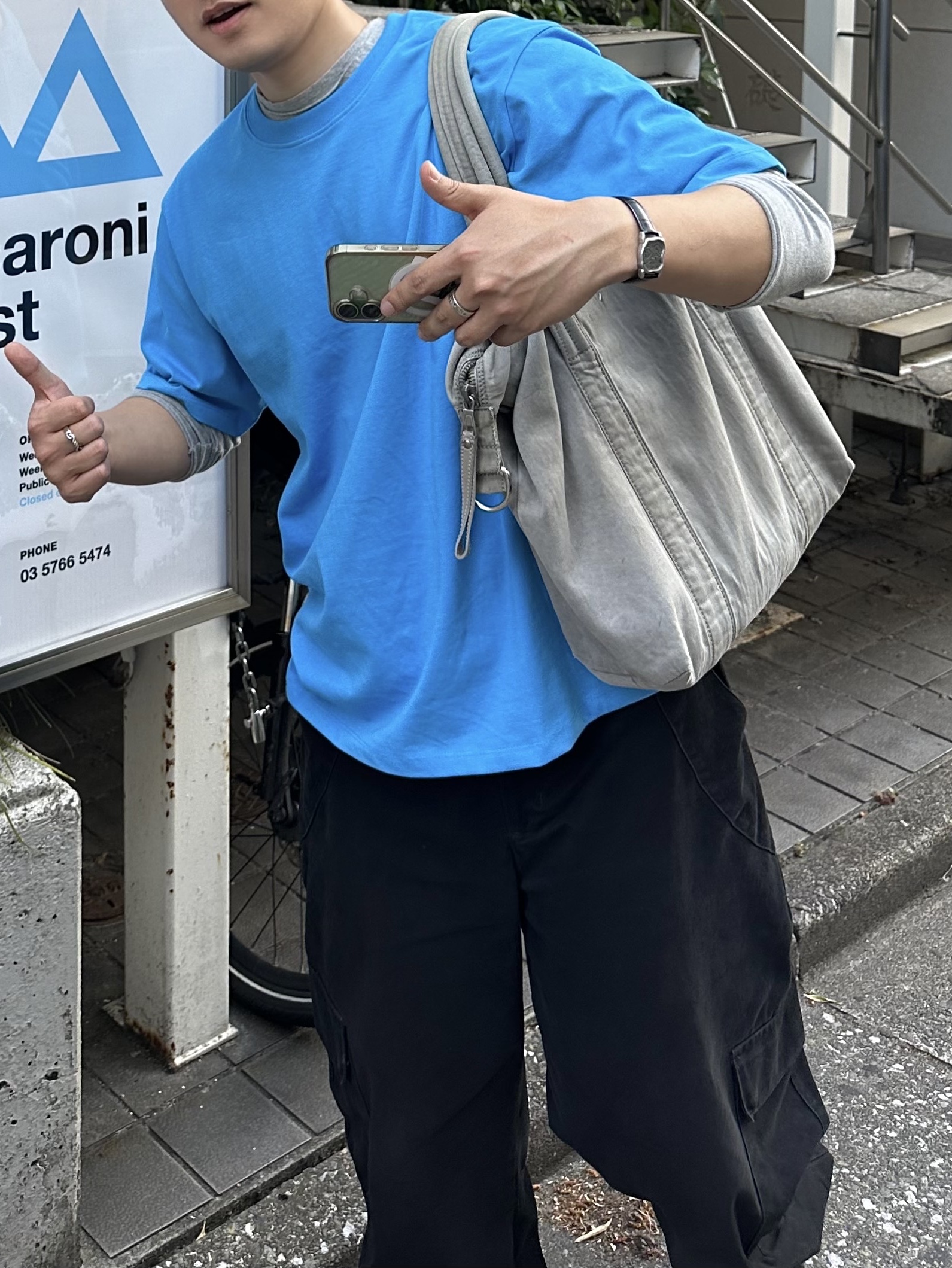 noun Soft Round T-Shirts Blue, noun Washed Cargo Pants Black 착용 스타일 - 2