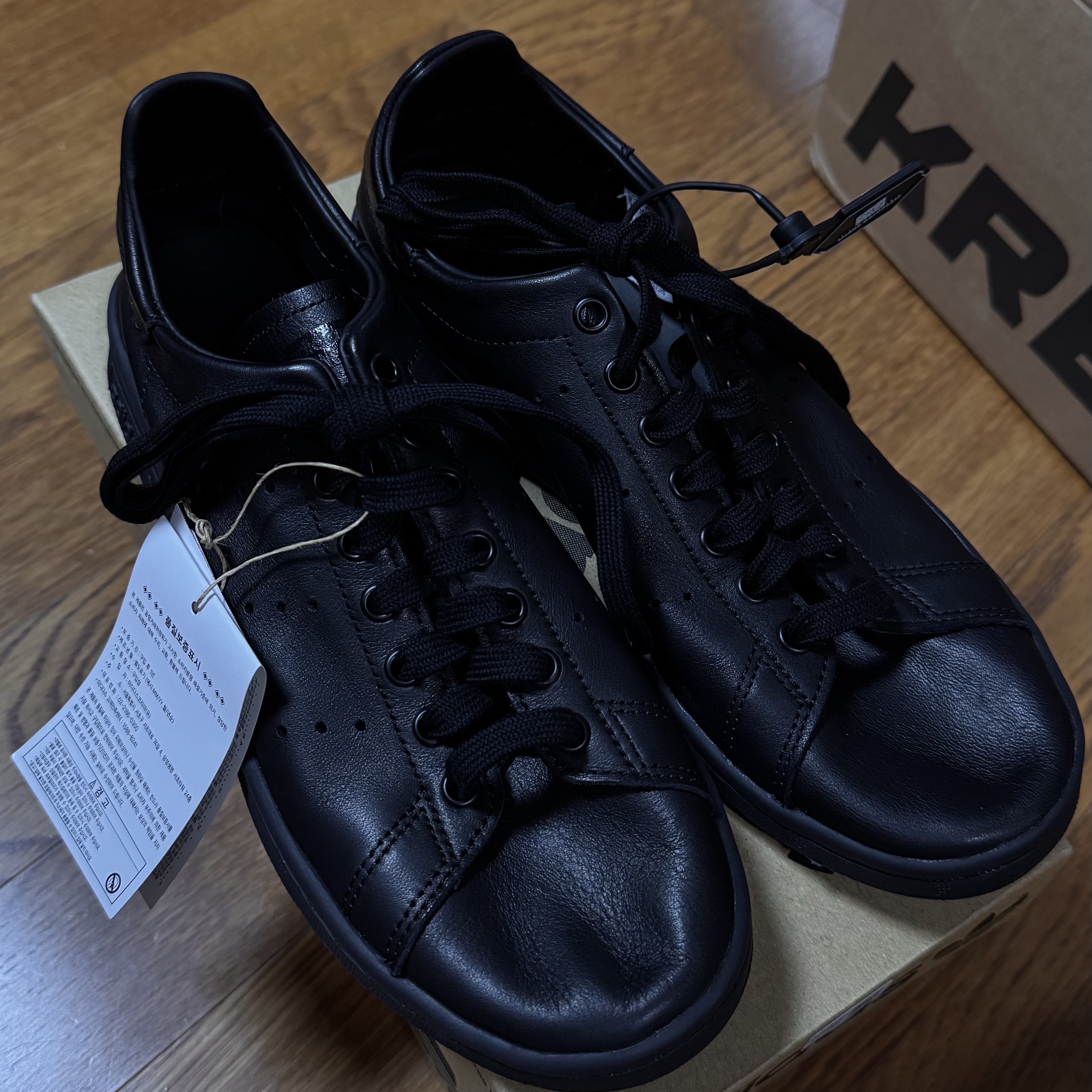 Adidas Stan Smith Decon Core Black 착용 스타일