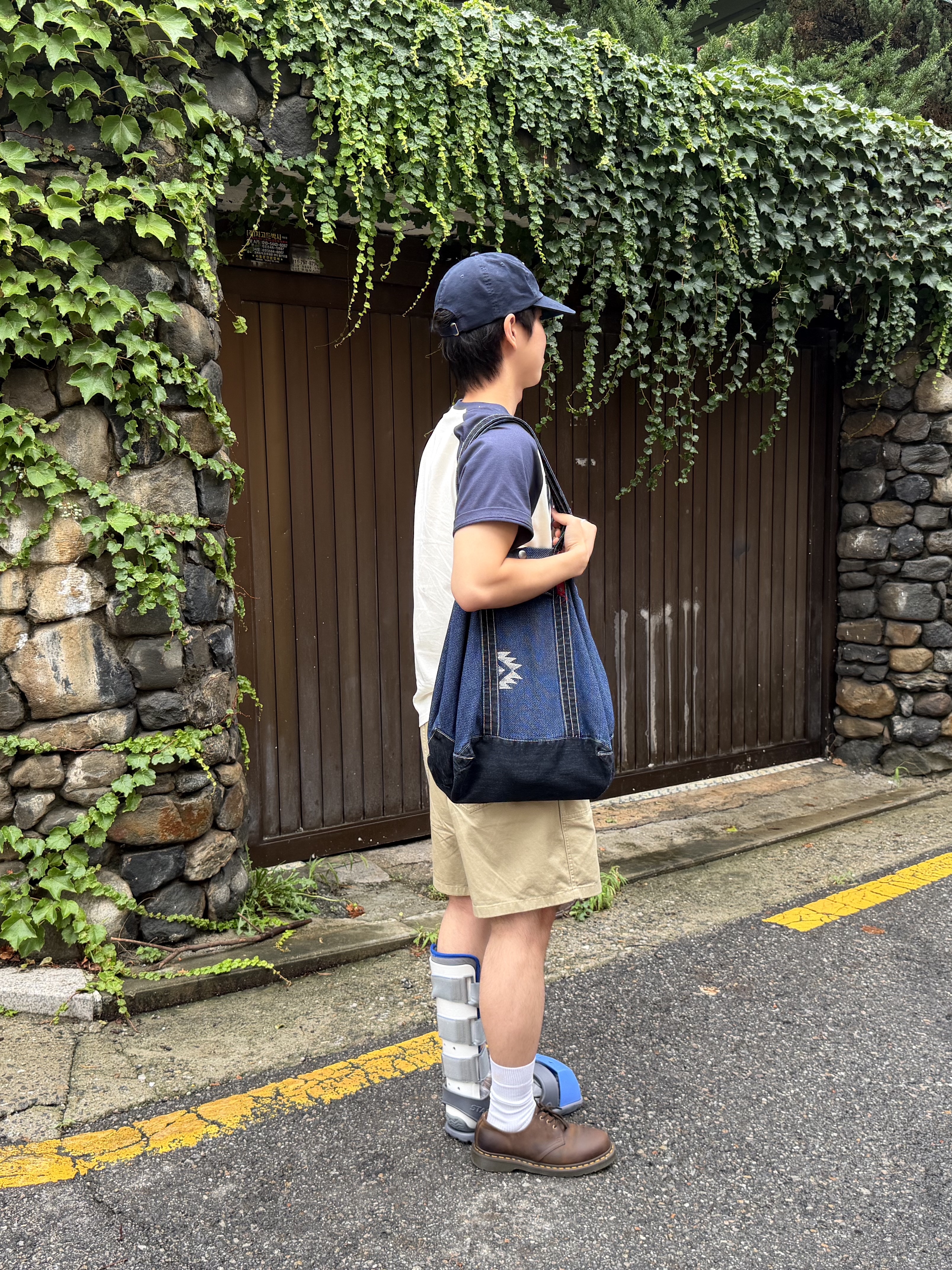 Karactor Vintage Denim Tote Bag Canvas Indigo 착용 스타일 - 1